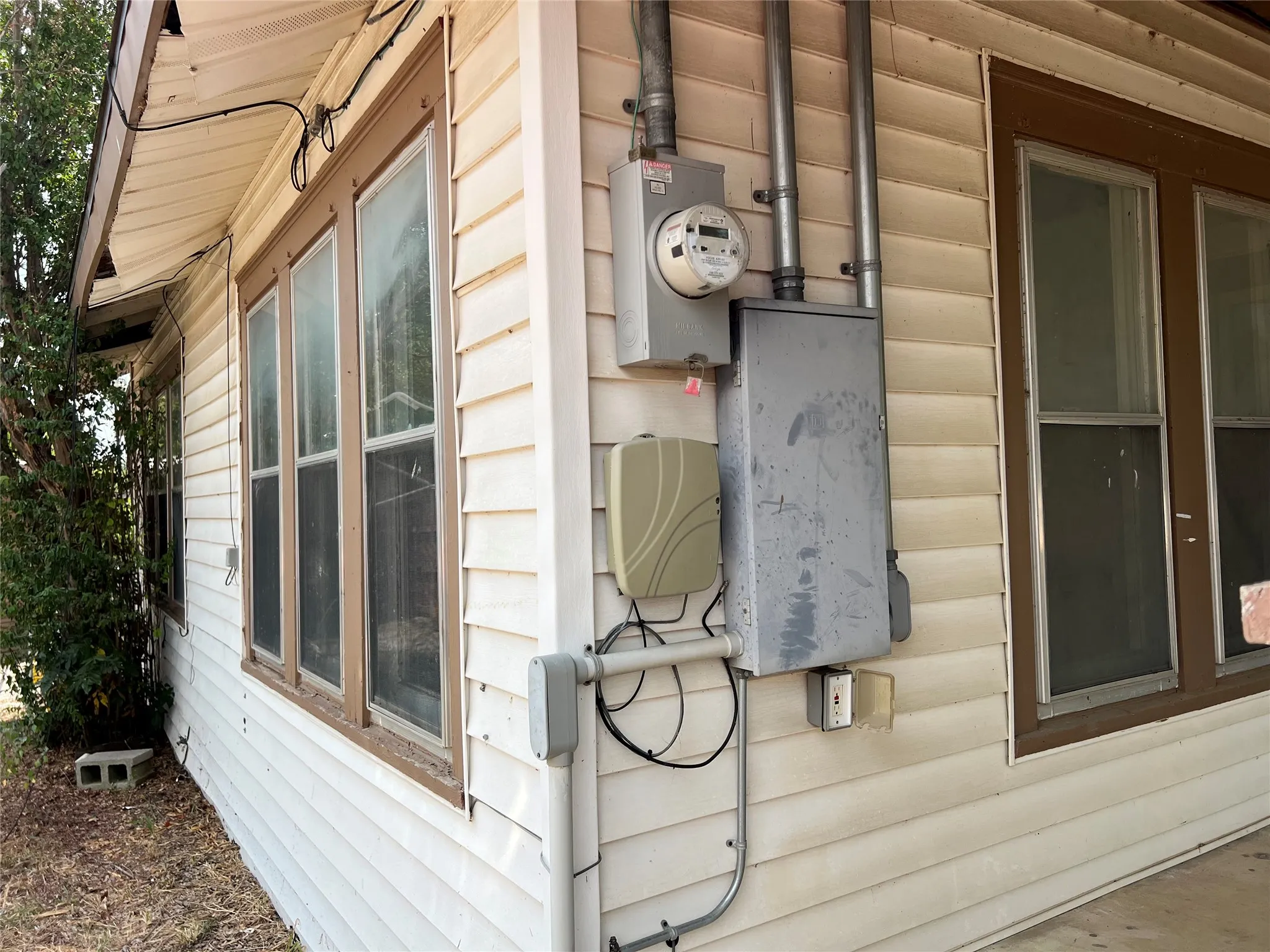 Single Family Residence For Sale in Brown County , 2202 Avenue E, Brownwood, Texas 76801, 2 Bedroom, 1 Bathroom, 1 Garage spaces, 904 Sqft, built in 0, mls#21371701, Real Estate Agent in Brownwood, Homes For Sale in Brown county, Homes For Sale in Brownwood, Realtor in Brownwood Texas, Real Estate Brokerage Independent Realty Texas, Luminita Cordes Realtor