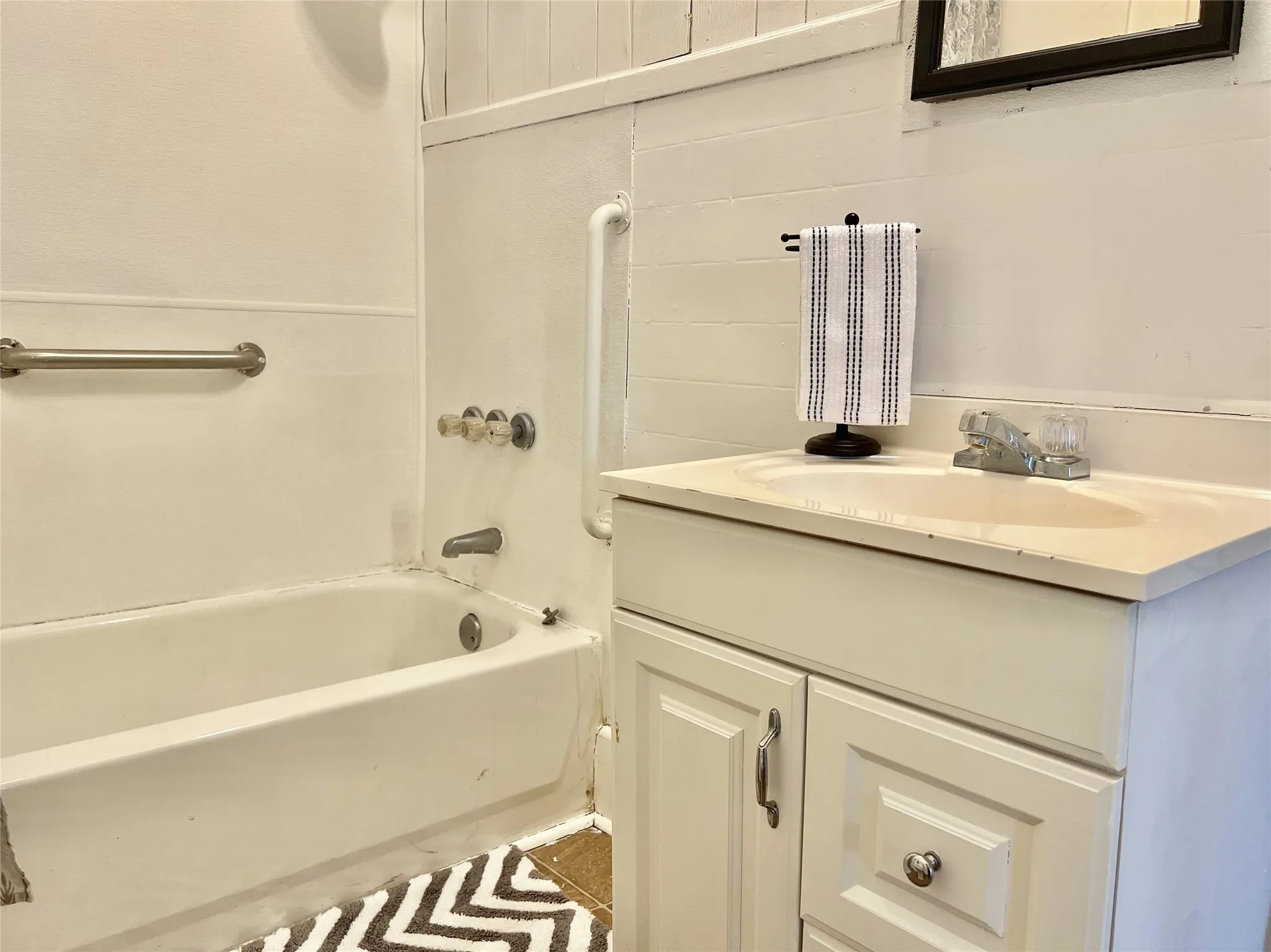 Single Family Residence For Sale in Brown County , 2202 Avenue E, Brownwood, Texas 76801, 2 Bedroom, 1 Bathroom, 1 Garage spaces, 904 Sqft, built in 0, mls#21371701, Real Estate Agent in Brownwood, Homes For Sale in Brown county, Homes For Sale in Brownwood, Realtor in Brownwood Texas, Real Estate Brokerage Independent Realty Texas, Luminita Cordes Realtor