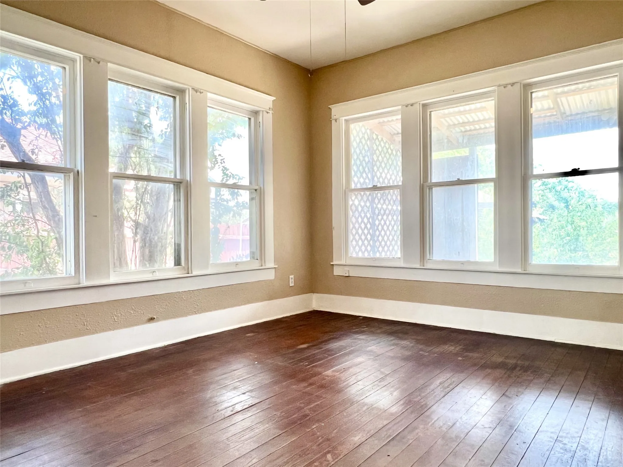 Single Family Residence For Sale in Brown County , 2202 Avenue E, Brownwood, Texas 76801, 2 Bedroom, 1 Bathroom, 1 Garage spaces, 904 Sqft, built in 0, mls#21371701, Real Estate Agent in Brownwood, Homes For Sale in Brown county, Homes For Sale in Brownwood, Realtor in Brownwood Texas, Real Estate Brokerage Independent Realty Texas, Luminita Cordes Realtor