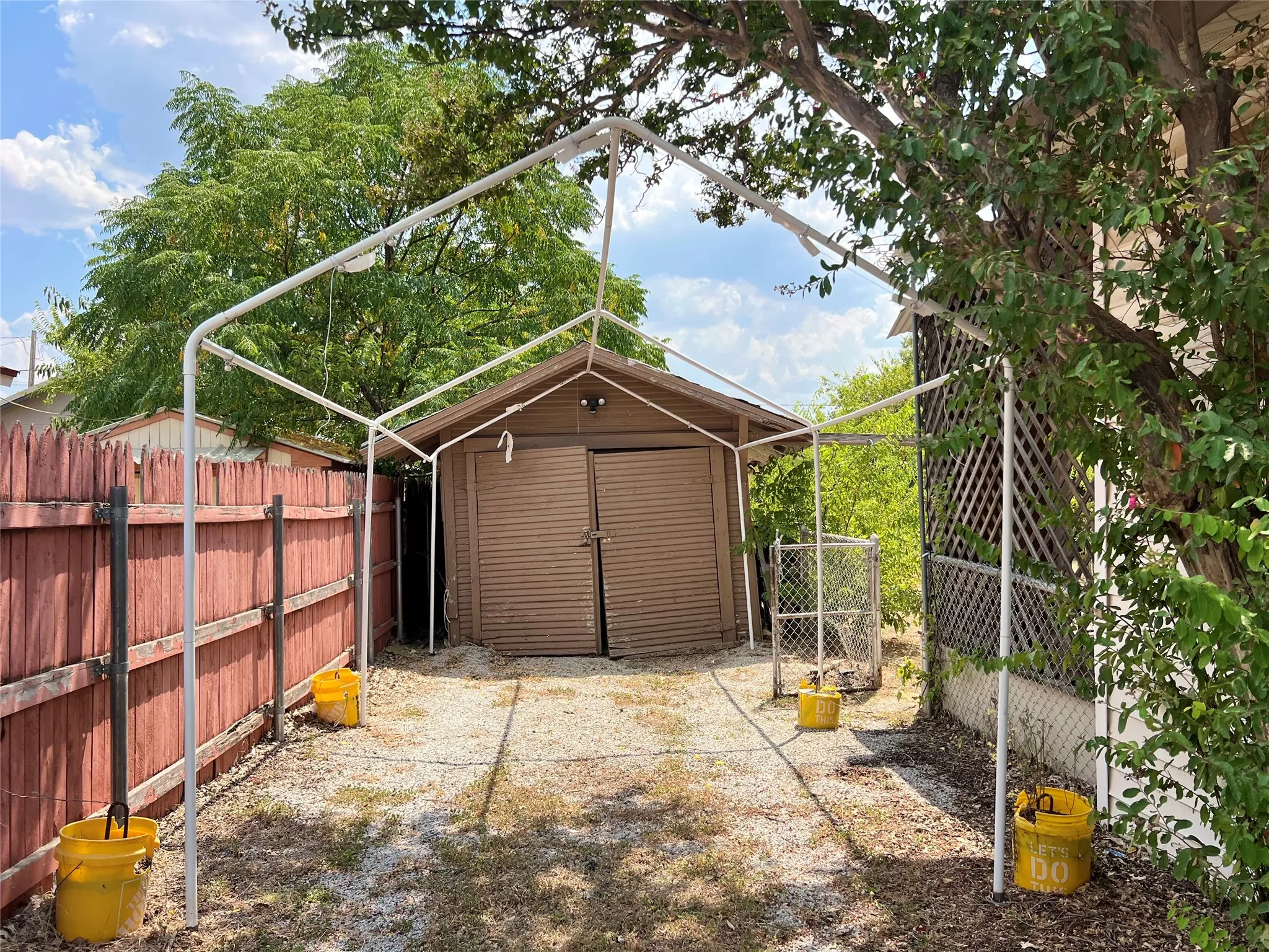 Single Family Residence For Sale in Brown County , 2202 Avenue E, Brownwood, Texas 76801, 2 Bedroom, 1 Bathroom, 1 Garage spaces, 904 Sqft, built in 0, mls#21371701, Real Estate Agent in Brownwood, Homes For Sale in Brown county, Homes For Sale in Brownwood, Realtor in Brownwood Texas, Real Estate Brokerage Independent Realty Texas, Luminita Cordes Realtor