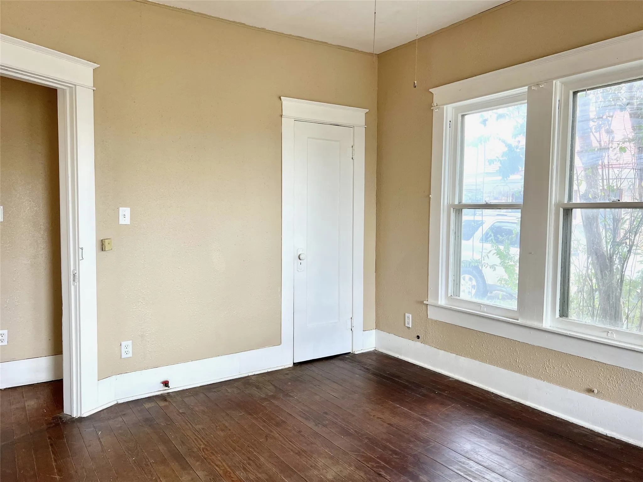Single Family Residence For Sale in Brown County , 2202 Avenue E, Brownwood, Texas 76801, 2 Bedroom, 1 Bathroom, 1 Garage spaces, 904 Sqft, built in 0, mls#21371701, Real Estate Agent in Brownwood, Homes For Sale in Brown county, Homes For Sale in Brownwood, Realtor in Brownwood Texas, Real Estate Brokerage Independent Realty Texas, Luminita Cordes Realtor