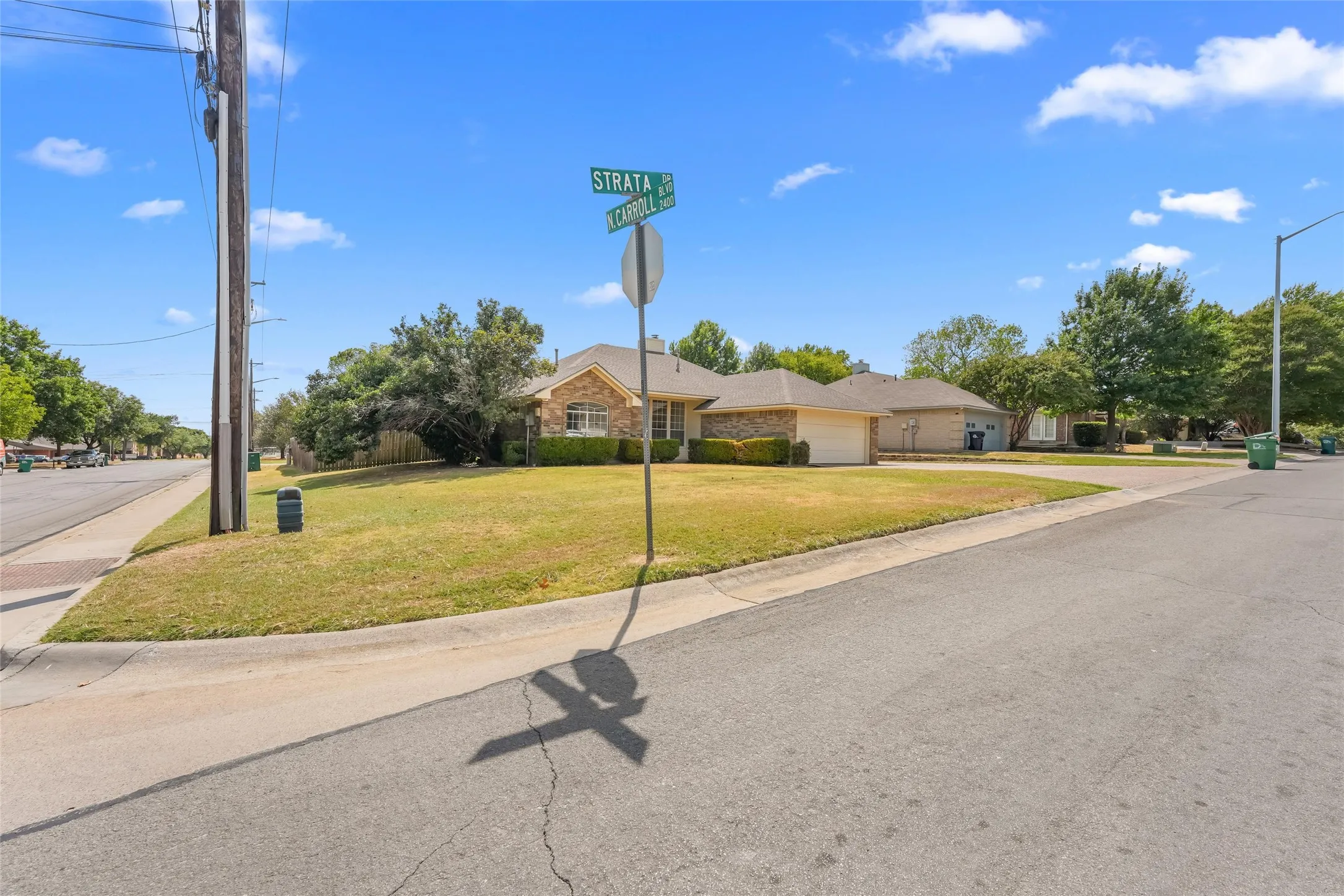 Single Family Residence For Sale in Denton County , 419 Strata Drive, Denton, Texas 76201, 3 Bedroom, 2 Bathroom, 2 Garage spaces, 1,351 Sqft, built in 1993, mls#21372374, Real Estate Agent in Denton, Homes For Sale in Denton county, Homes For Sale in Denton, Realtor in Denton Texas, Real Estate Brokerage Independent Realty Texas, Luminita Cordes Realtor