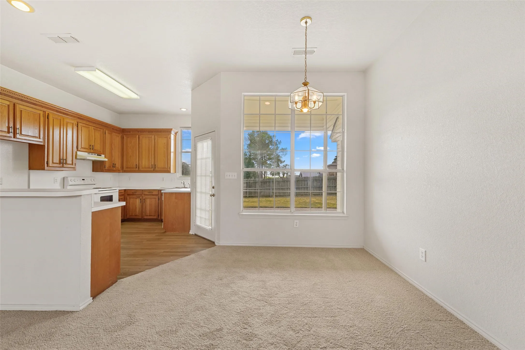 Single Family Residence For Sale in Denton County , 419 Strata Drive, Denton, Texas 76201, 3 Bedroom, 2 Bathroom, 2 Garage spaces, 1,351 Sqft, built in 1993, mls#21372374, Real Estate Agent in Denton, Homes For Sale in Denton county, Homes For Sale in Denton, Realtor in Denton Texas, Real Estate Brokerage Independent Realty Texas, Luminita Cordes Realtor
