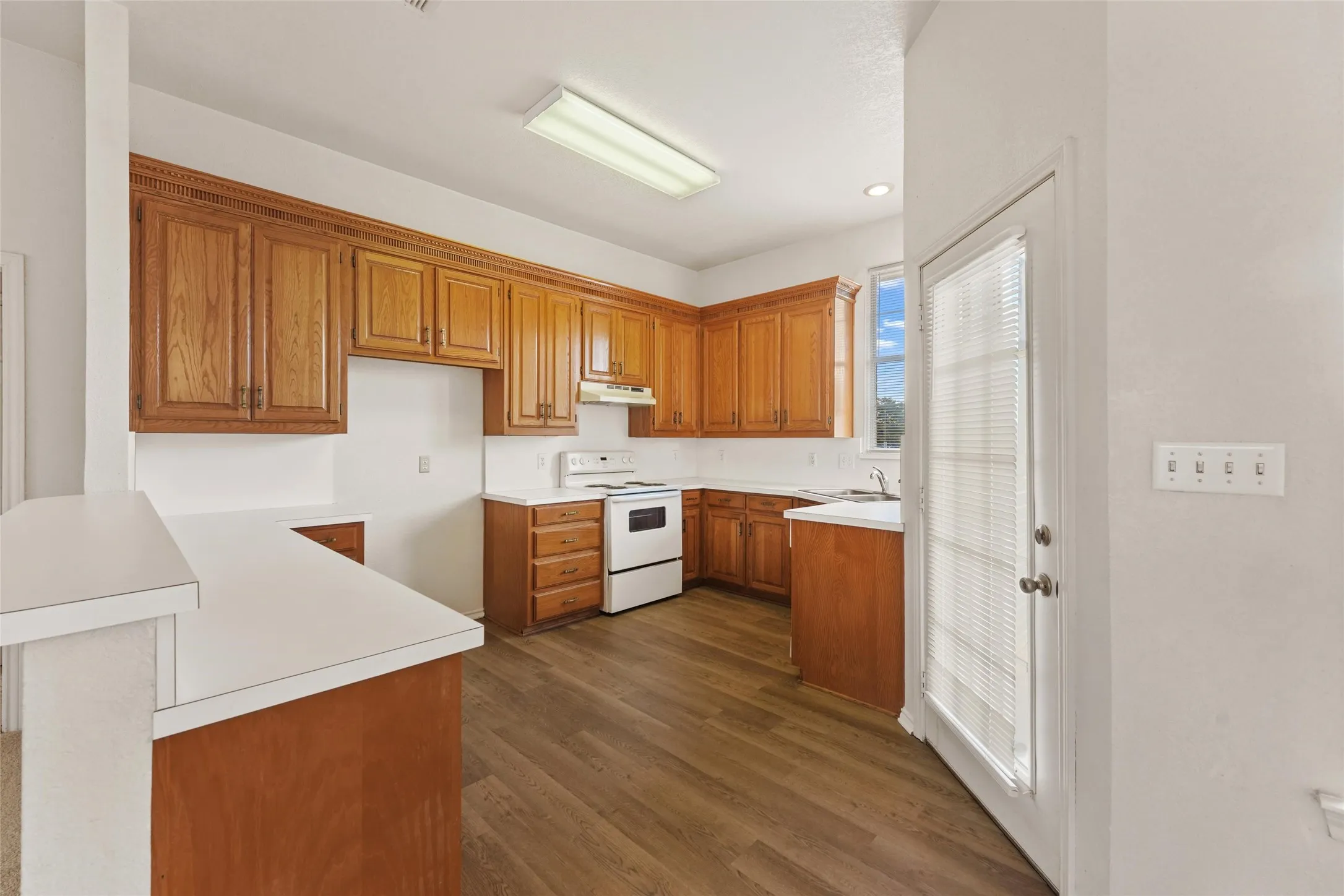 Single Family Residence For Sale in Denton County , 419 Strata Drive, Denton, Texas 76201, 3 Bedroom, 2 Bathroom, 2 Garage spaces, 1,351 Sqft, built in 1993, mls#21372374, Real Estate Agent in Denton, Homes For Sale in Denton county, Homes For Sale in Denton, Realtor in Denton Texas, Real Estate Brokerage Independent Realty Texas, Luminita Cordes Realtor