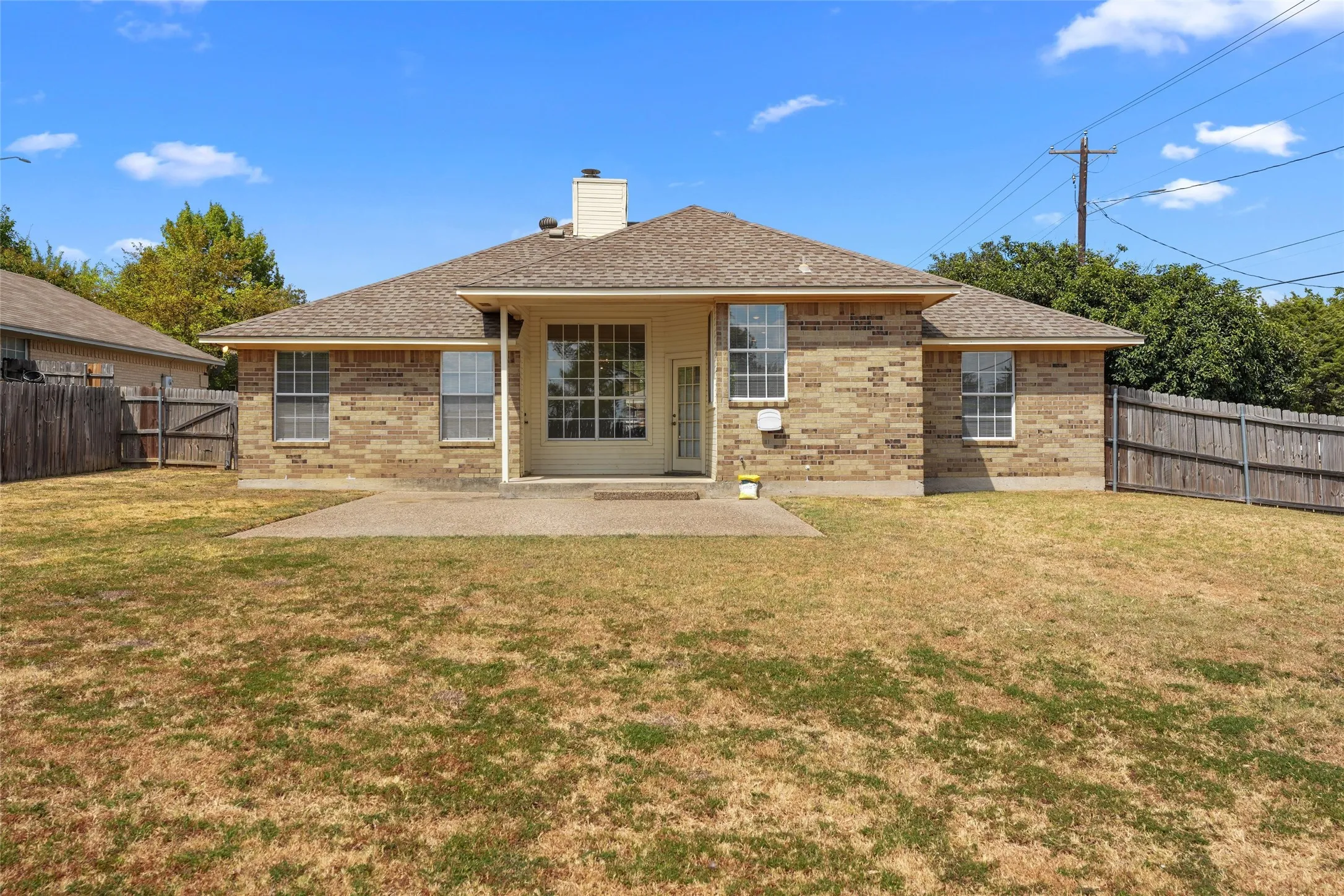 Single Family Residence For Sale in Denton County , 419 Strata Drive, Denton, Texas 76201, 3 Bedroom, 2 Bathroom, 2 Garage spaces, 1,351 Sqft, built in 1993, mls#21372374, Real Estate Agent in Denton, Homes For Sale in Denton county, Homes For Sale in Denton, Realtor in Denton Texas, Real Estate Brokerage Independent Realty Texas, Luminita Cordes Realtor