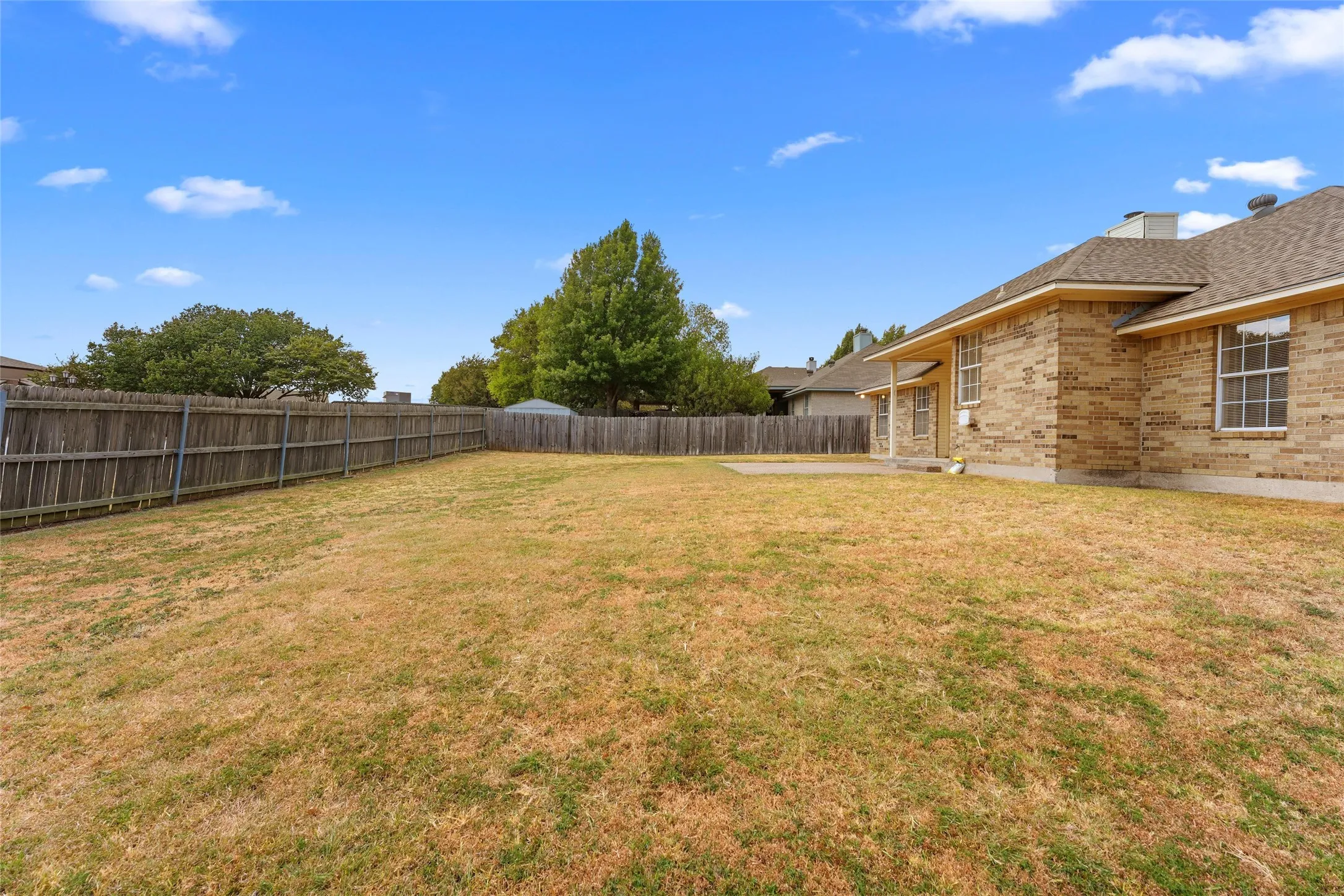 Single Family Residence For Sale in Denton County , 419 Strata Drive, Denton, Texas 76201, 3 Bedroom, 2 Bathroom, 2 Garage spaces, 1,351 Sqft, built in 1993, mls#21372374, Real Estate Agent in Denton, Homes For Sale in Denton county, Homes For Sale in Denton, Realtor in Denton Texas, Real Estate Brokerage Independent Realty Texas, Luminita Cordes Realtor