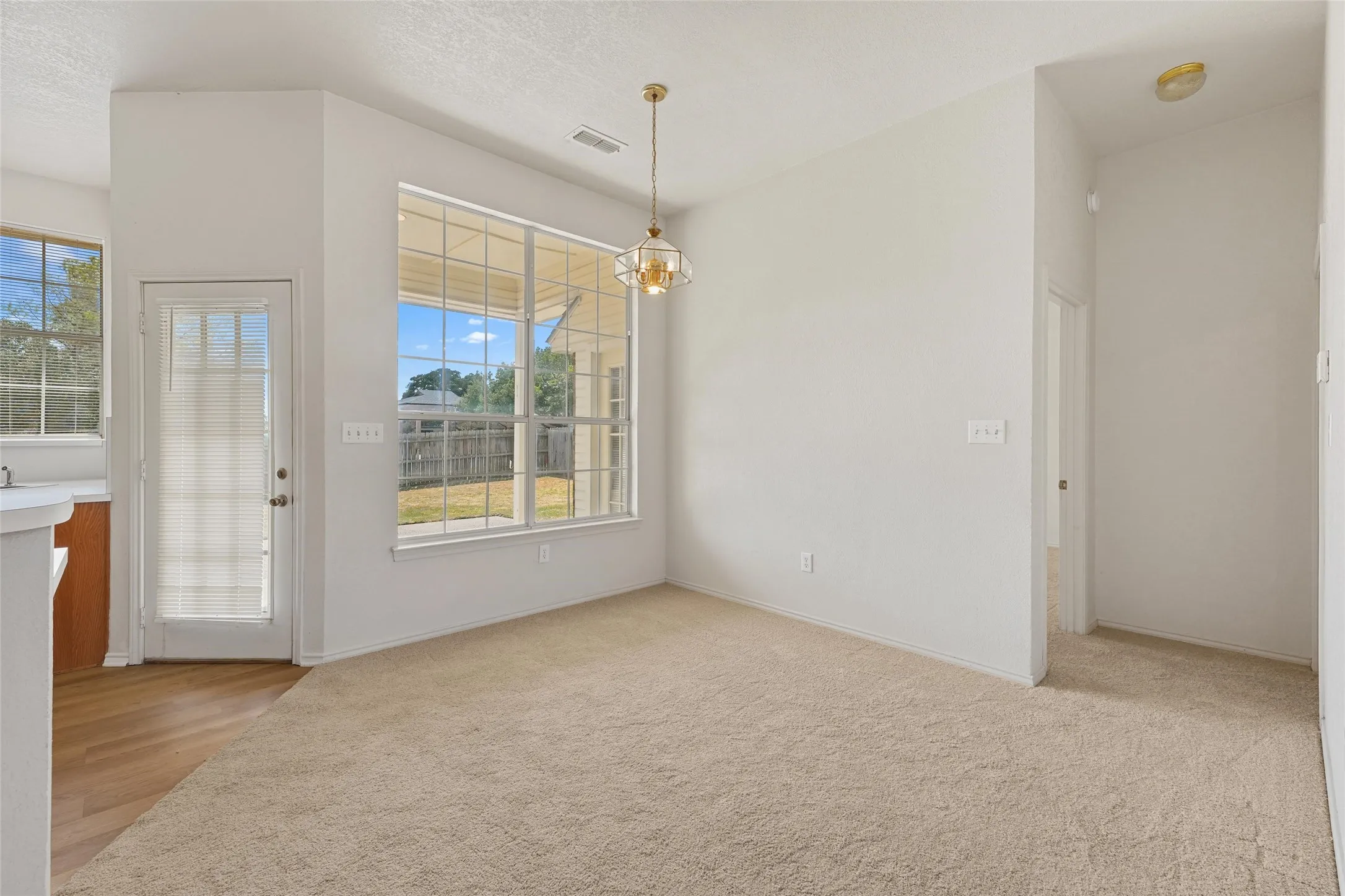 Single Family Residence For Sale in Denton County , 419 Strata Drive, Denton, Texas 76201, 3 Bedroom, 2 Bathroom, 2 Garage spaces, 1,351 Sqft, built in 1993, mls#21372374, Real Estate Agent in Denton, Homes For Sale in Denton county, Homes For Sale in Denton, Realtor in Denton Texas, Real Estate Brokerage Independent Realty Texas, Luminita Cordes Realtor