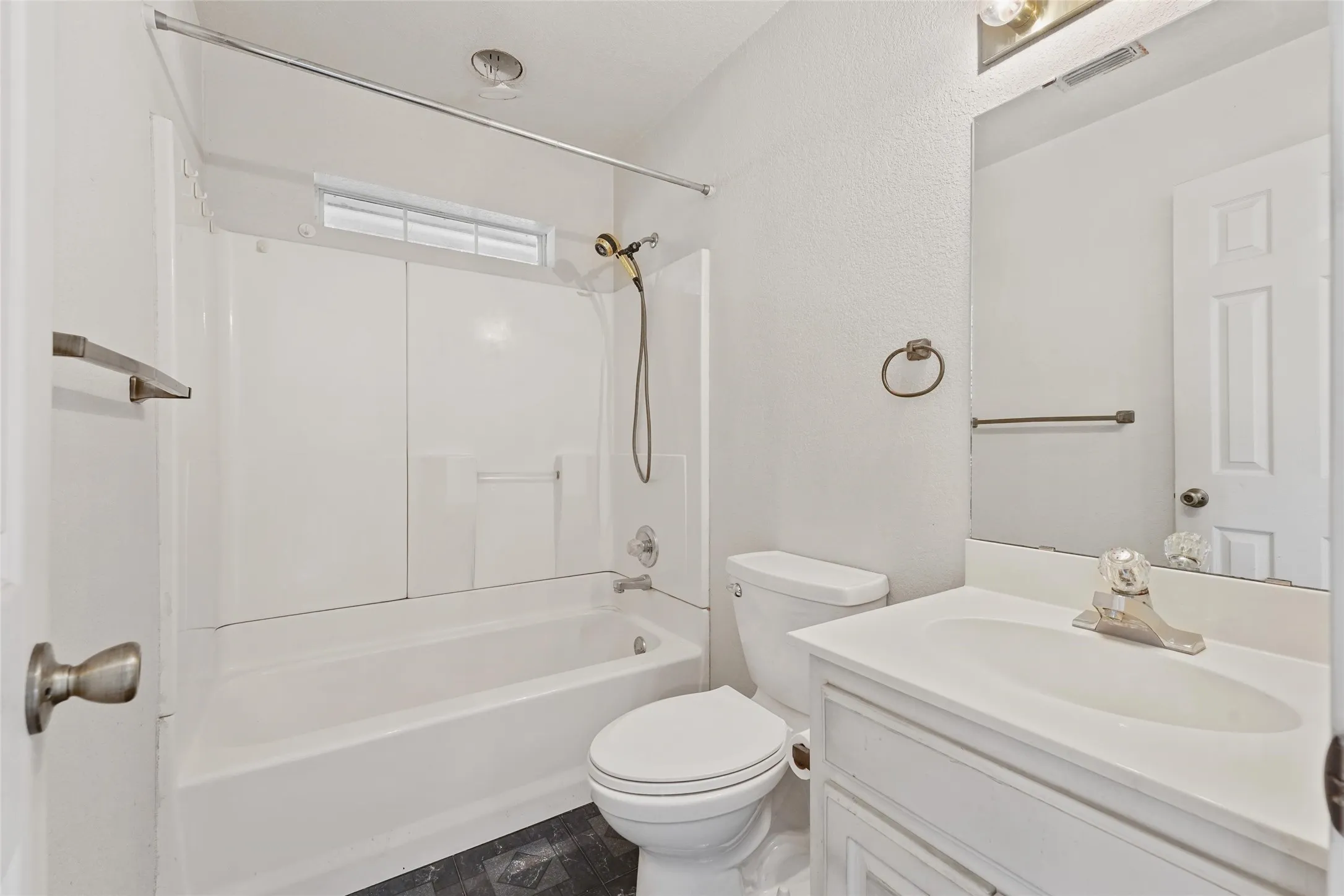 Single Family Residence For Sale in Denton County , 419 Strata Drive, Denton, Texas 76201, 3 Bedroom, 2 Bathroom, 2 Garage spaces, 1,351 Sqft, built in 1993, mls#21372374, Real Estate Agent in Denton, Homes For Sale in Denton county, Homes For Sale in Denton, Realtor in Denton Texas, Real Estate Brokerage Independent Realty Texas, Luminita Cordes Realtor