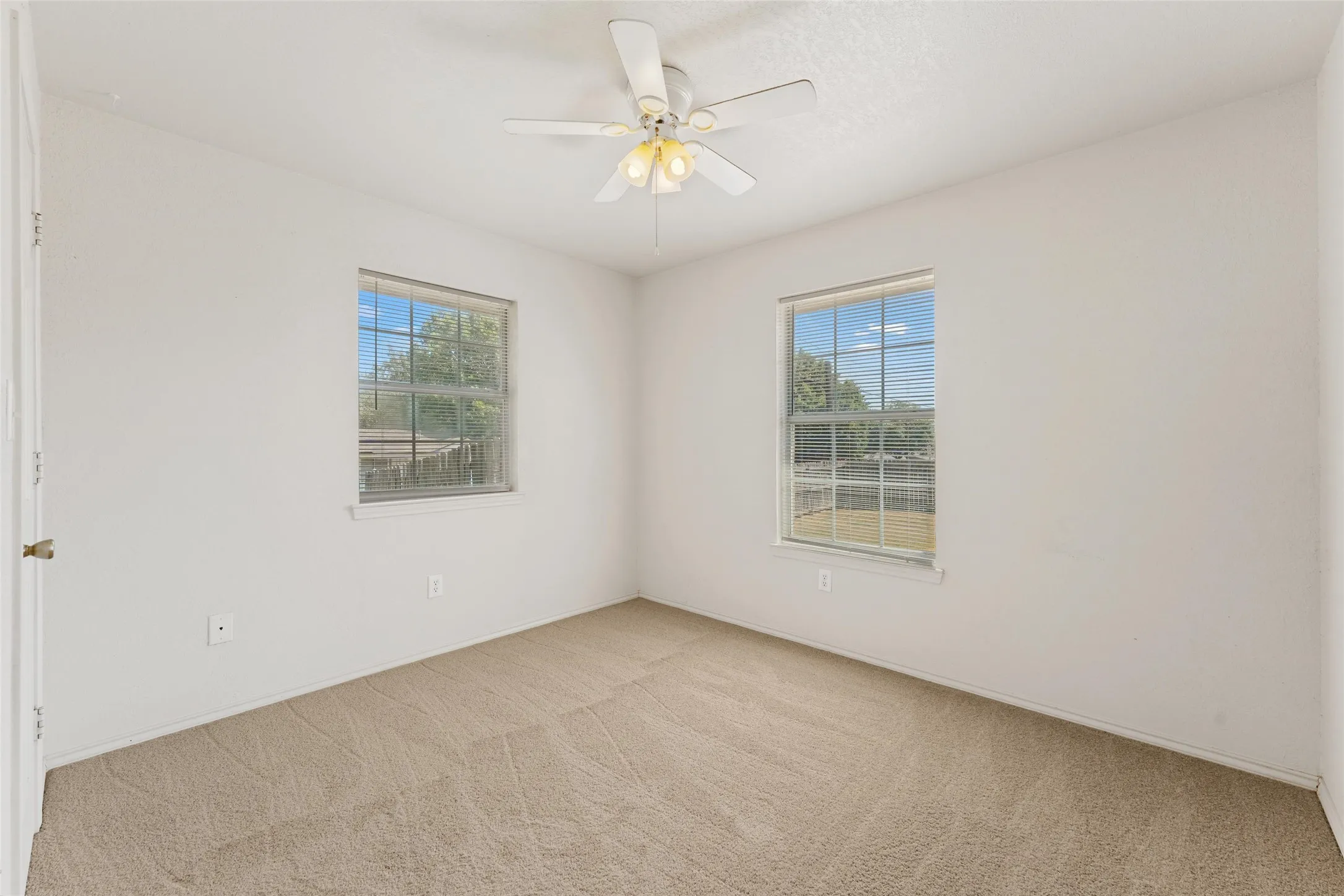 Single Family Residence For Sale in Denton County , 419 Strata Drive, Denton, Texas 76201, 3 Bedroom, 2 Bathroom, 2 Garage spaces, 1,351 Sqft, built in 1993, mls#21372374, Real Estate Agent in Denton, Homes For Sale in Denton county, Homes For Sale in Denton, Realtor in Denton Texas, Real Estate Brokerage Independent Realty Texas, Luminita Cordes Realtor