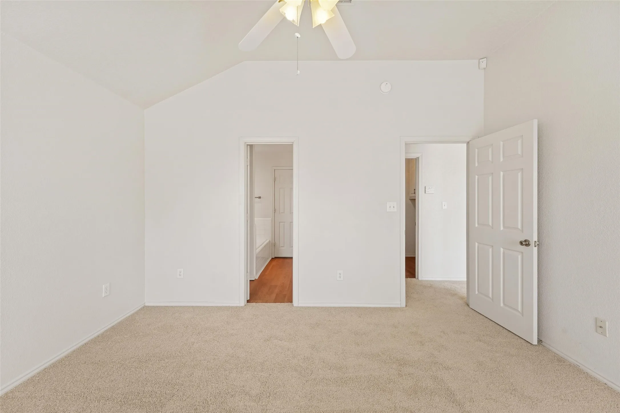 Single Family Residence For Sale in Denton County , 419 Strata Drive, Denton, Texas 76201, 3 Bedroom, 2 Bathroom, 2 Garage spaces, 1,351 Sqft, built in 1993, mls#21372374, Real Estate Agent in Denton, Homes For Sale in Denton county, Homes For Sale in Denton, Realtor in Denton Texas, Real Estate Brokerage Independent Realty Texas, Luminita Cordes Realtor