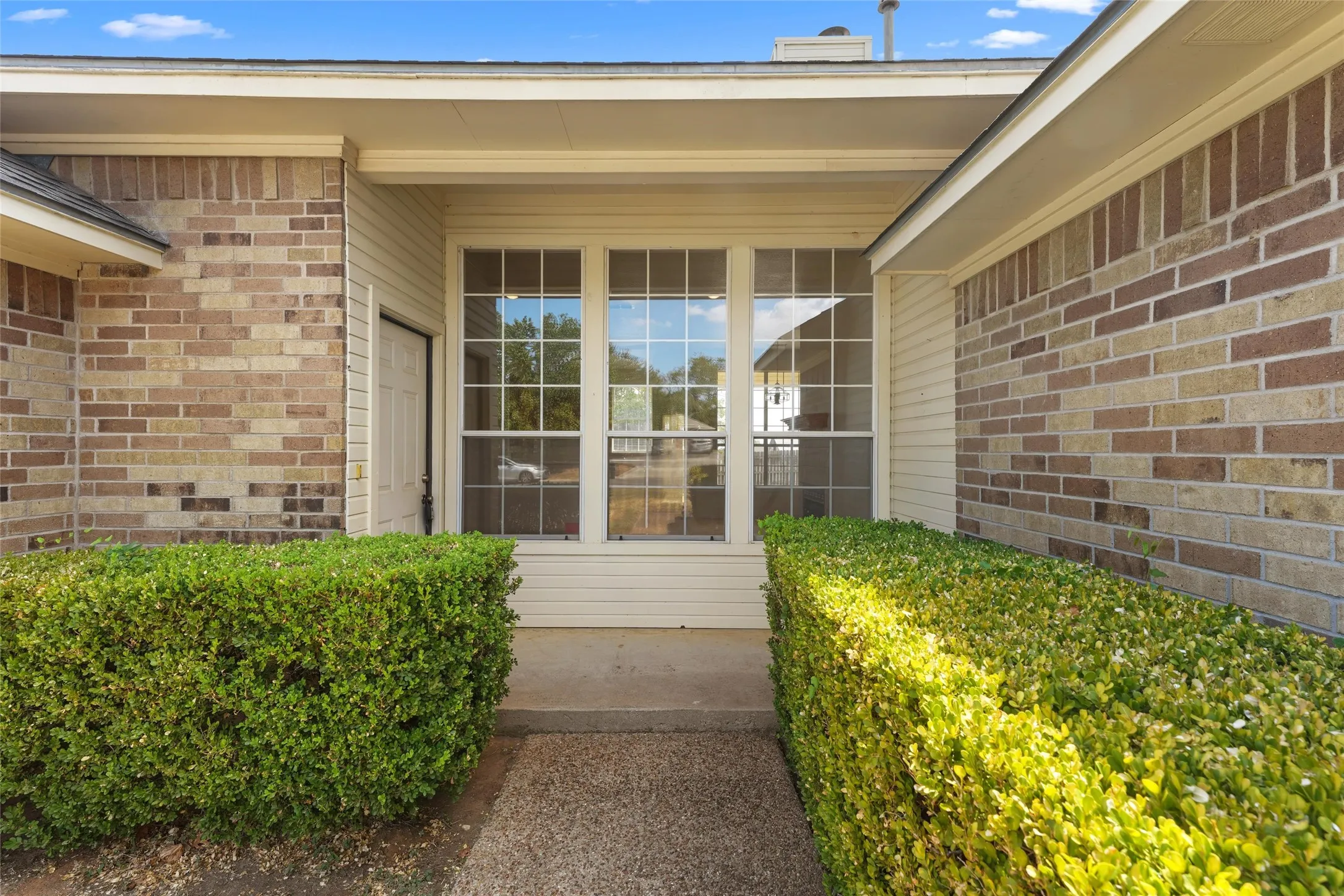 Single Family Residence For Sale in Denton County , 419 Strata Drive, Denton, Texas 76201, 3 Bedroom, 2 Bathroom, 2 Garage spaces, 1,351 Sqft, built in 1993, mls#21372374, Real Estate Agent in Denton, Homes For Sale in Denton county, Homes For Sale in Denton, Realtor in Denton Texas, Real Estate Brokerage Independent Realty Texas, Luminita Cordes Realtor