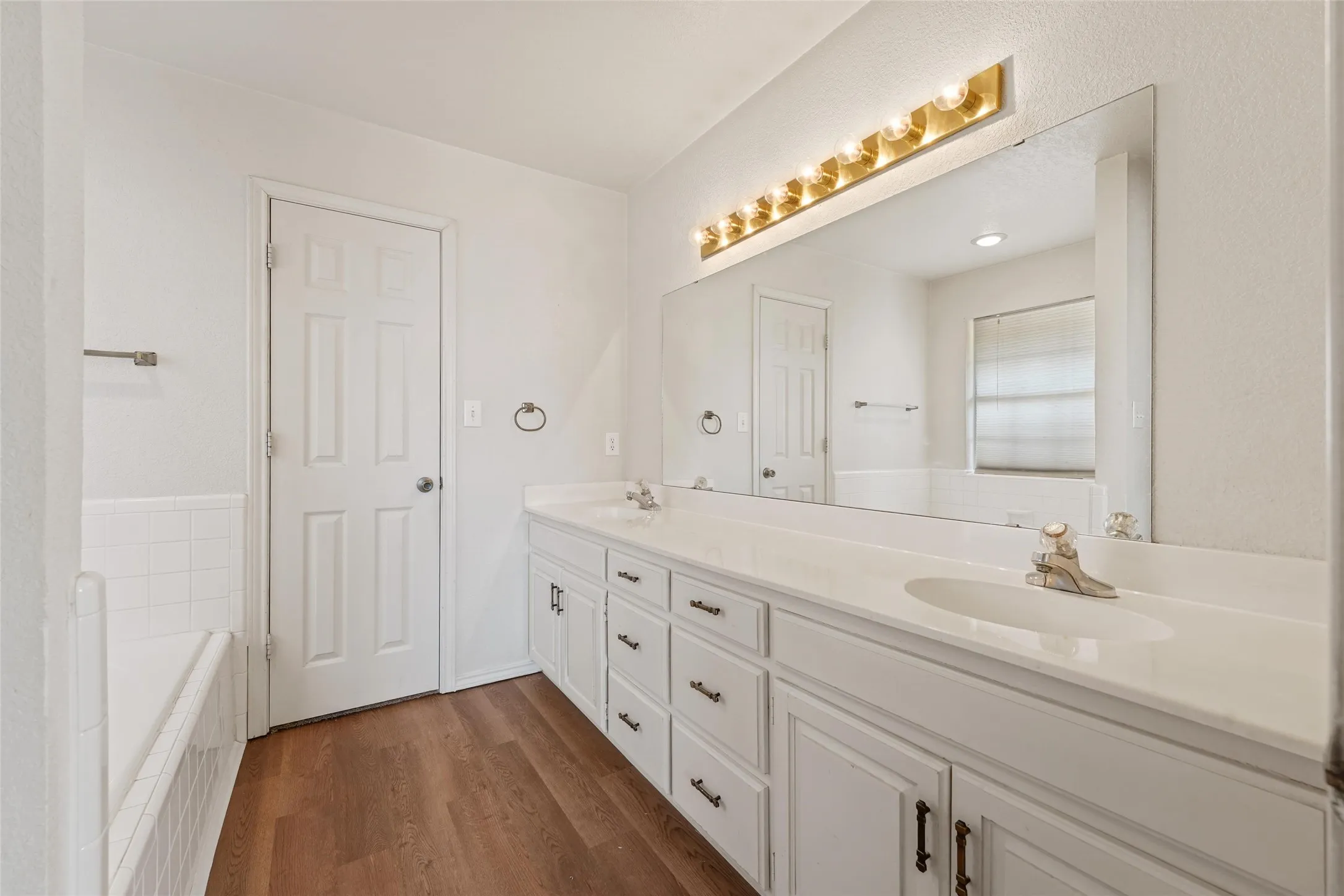 Single Family Residence For Sale in Denton County , 419 Strata Drive, Denton, Texas 76201, 3 Bedroom, 2 Bathroom, 2 Garage spaces, 1,351 Sqft, built in 1993, mls#21372374, Real Estate Agent in Denton, Homes For Sale in Denton county, Homes For Sale in Denton, Realtor in Denton Texas, Real Estate Brokerage Independent Realty Texas, Luminita Cordes Realtor