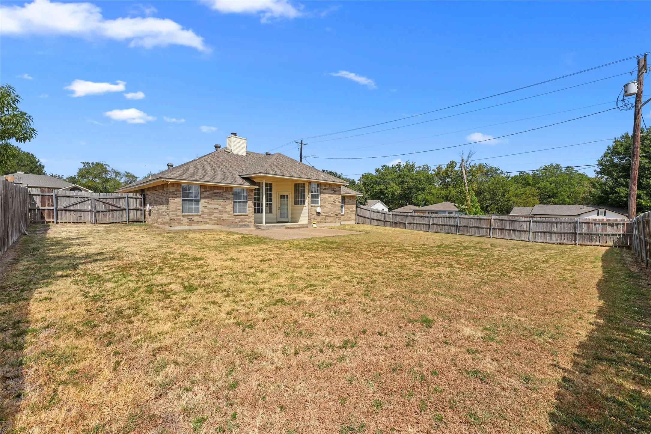 Single Family Residence For Sale in Denton County , 419 Strata Drive, Denton, Texas 76201, 3 Bedroom, 2 Bathroom, 2 Garage spaces, 1,351 Sqft, built in 1993, mls#21372374, Real Estate Agent in Denton, Homes For Sale in Denton county, Homes For Sale in Denton, Realtor in Denton Texas, Real Estate Brokerage Independent Realty Texas, Luminita Cordes Realtor