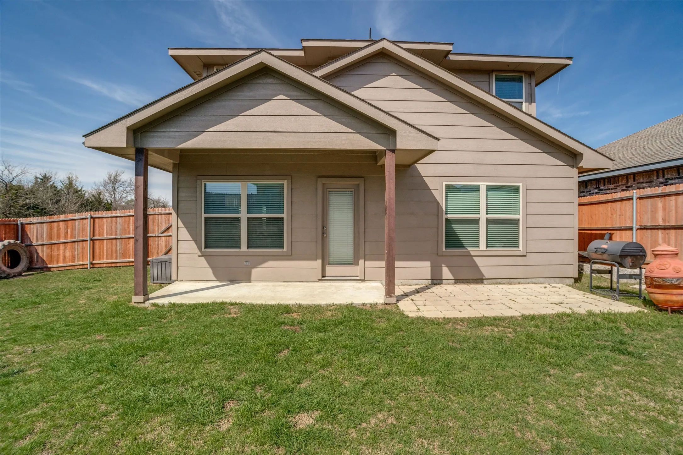 Single Family Residence For Sale in Collin County , 2209 Hanover Street, Farmersville, Texas 75442, 3 Bedroom, 3 Bathroom, 2 Garage spaces, 1,852 Sqft, built in 2021, mls#21369315, Real Estate Agent in Farmersville, Homes For Sale in Collin county, Homes For Sale in Farmersville, Realtor in Farmersville Texas, Real Estate Brokerage Independent Realty Texas, Luminita Cordes Realtor