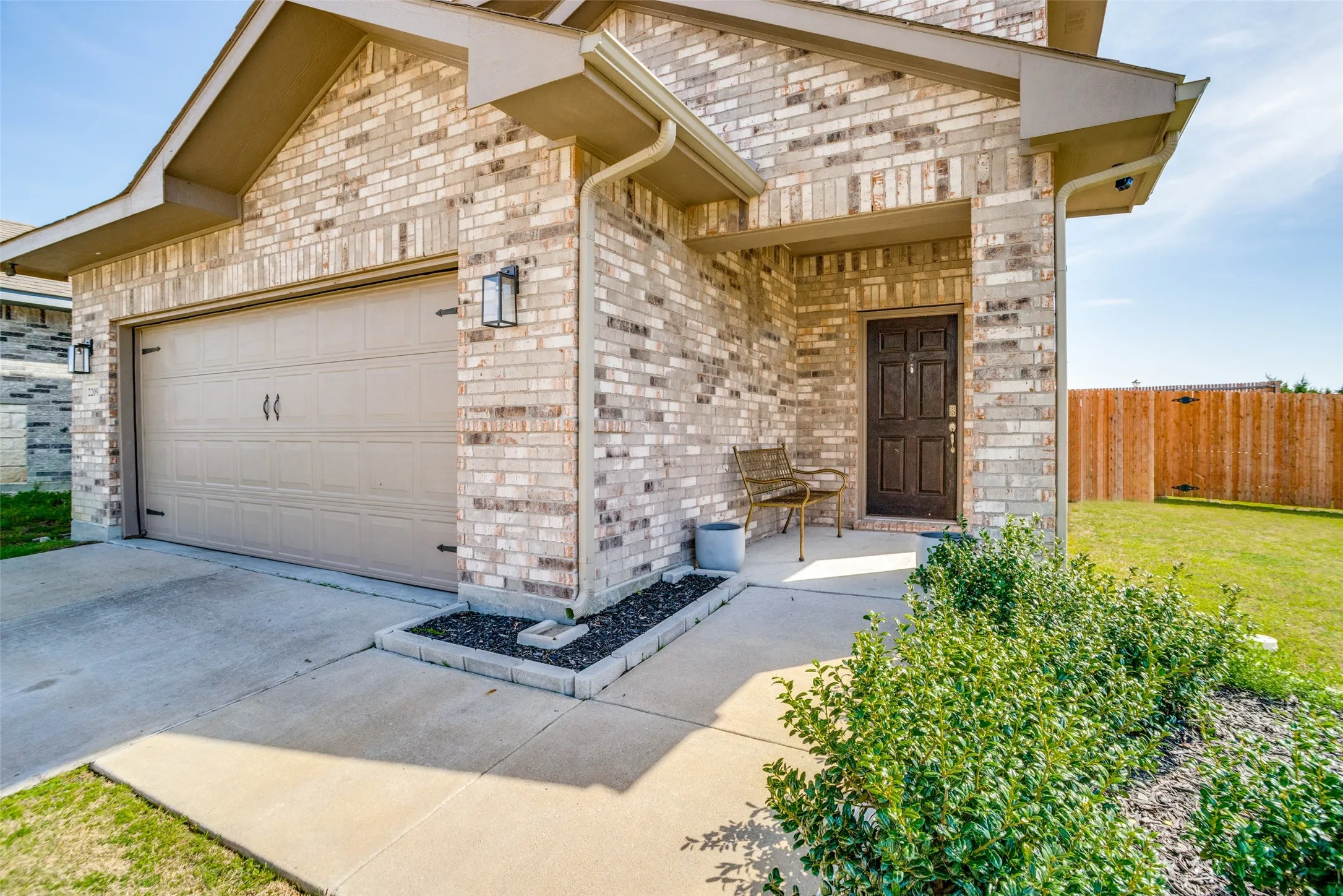 Single Family Residence For Sale in Collin County , 2209 Hanover Street, Farmersville, Texas 75442, 3 Bedroom, 3 Bathroom, 2 Garage spaces, 1,852 Sqft, built in 2021, mls#21369315, Real Estate Agent in Farmersville, Homes For Sale in Collin county, Homes For Sale in Farmersville, Realtor in Farmersville Texas, Real Estate Brokerage Independent Realty Texas, Luminita Cordes Realtor