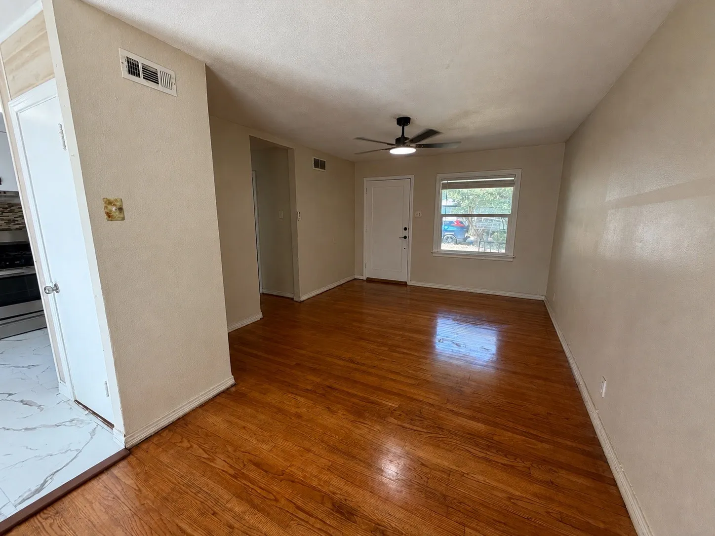 Single Family Residence For Sale in Dallas County , 11214 Ulloa Lane, Dallas, Texas 75228, 3 Bedroom, 1 Bathroom, 1 Garage spaces, 1,072 Sqft, built in 1952, mls#21372760, Real Estate Agent in Dallas, Homes For Sale in Dallas county, Homes For Sale in Dallas, Realtor in Dallas Texas, Real Estate Brokerage Independent Realty Texas, Luminita Cordes Realtor