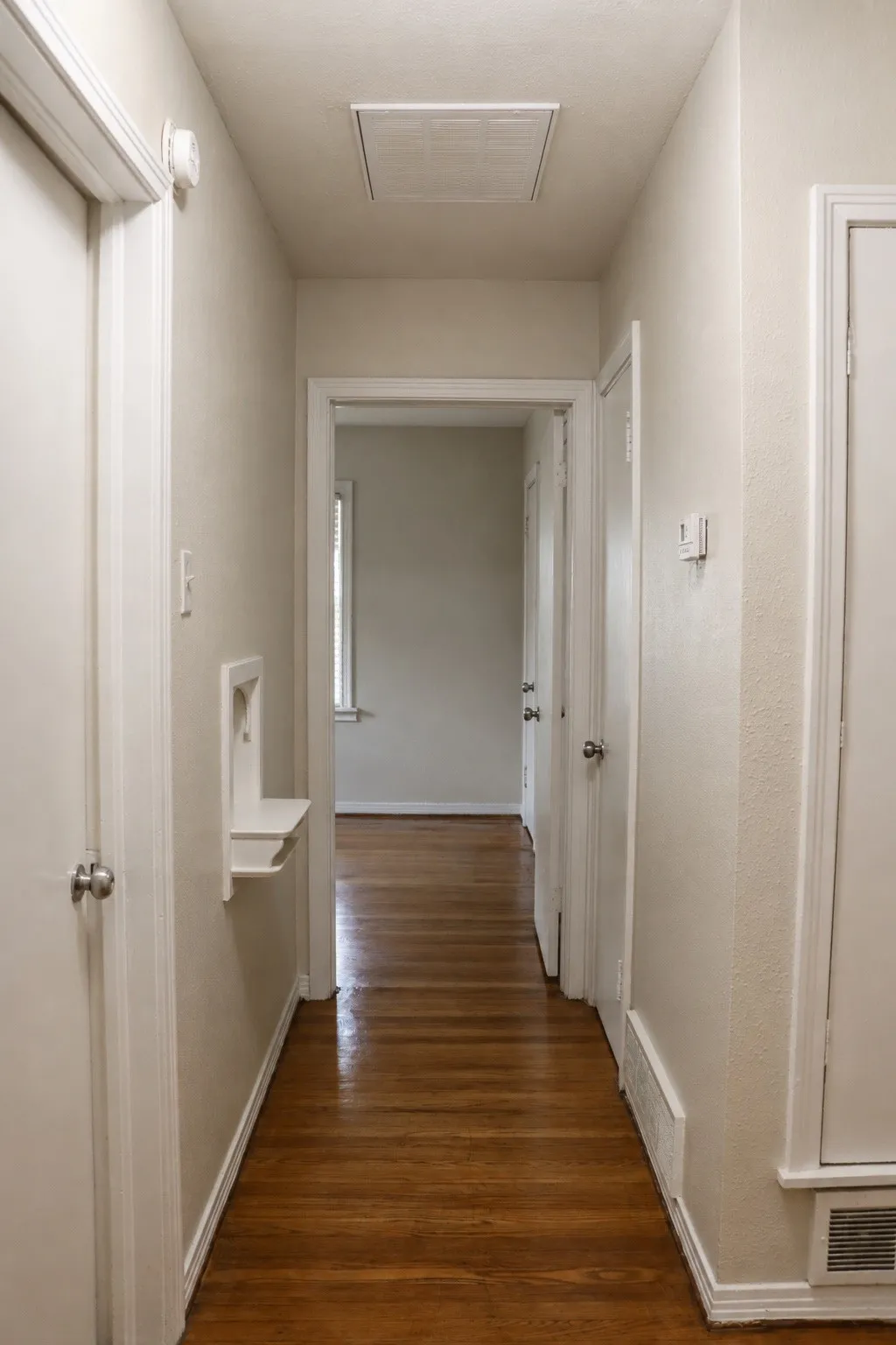 Single Family Residence For Sale in Dallas County , 11214 Ulloa Lane, Dallas, Texas 75228, 3 Bedroom, 1 Bathroom, 1 Garage spaces, 1,072 Sqft, built in 1952, mls#21372760, Real Estate Agent in Dallas, Homes For Sale in Dallas county, Homes For Sale in Dallas, Realtor in Dallas Texas, Real Estate Brokerage Independent Realty Texas, Luminita Cordes Realtor