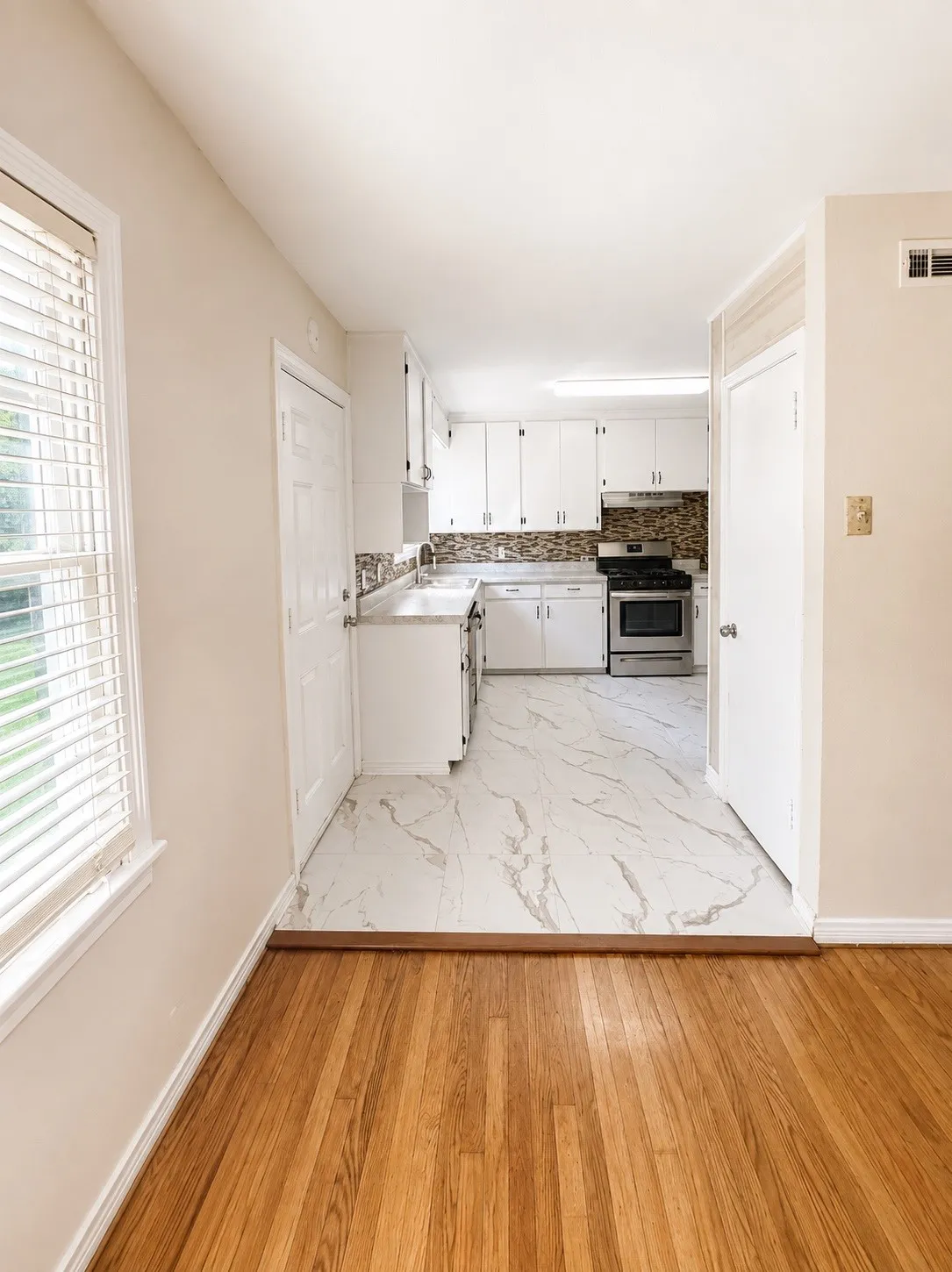 Single Family Residence For Sale in Dallas County , 11214 Ulloa Lane, Dallas, Texas 75228, 3 Bedroom, 1 Bathroom, 1 Garage spaces, 1,072 Sqft, built in 1952, mls#21372760, Real Estate Agent in Dallas, Homes For Sale in Dallas county, Homes For Sale in Dallas, Realtor in Dallas Texas, Real Estate Brokerage Independent Realty Texas, Luminita Cordes Realtor