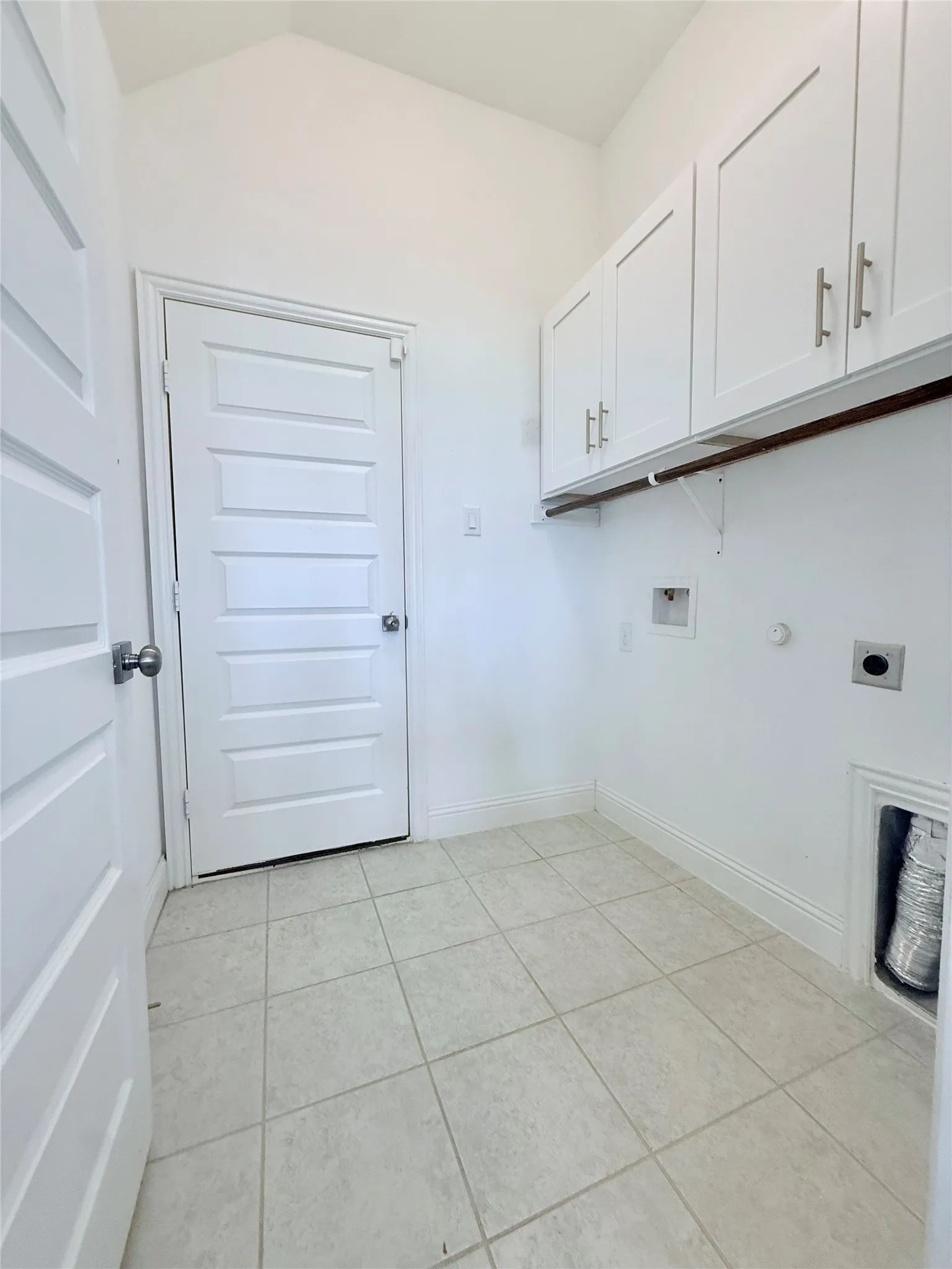 Single Family Residence For Rent in Ellis County , 2080 Abela Drive, Waxahachie, Texas 75165, 3 Bedroom, 3 Bathroom, 2 Garage spaces, 2,309 Sqft, built in 2021, mls#21373222, Real Estate Agent in Waxahachie, Homes For Rent in Ellis county, Homes For Rent in Waxahachie, Realtor in Waxahachie Texas, Real Estate Brokerage Independent Realty Texas, Luminita Cordes Realtor