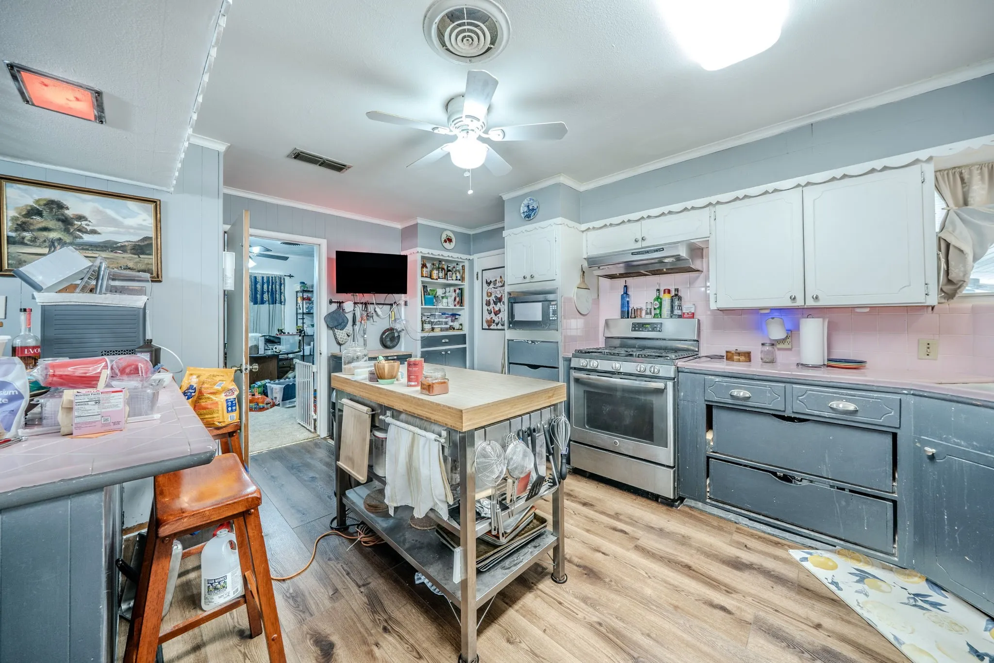 Single Family Residence For Sale in Dallas County , 2314 Ingleside Drive, Grand Prairie, Texas 75050, 4 Bedroom, 2 Bathroom, 2 Garage spaces, 2,235 Sqft, built in 1958, mls#21368220, Real Estate Agent in Grand Prairie, Homes For Sale in Dallas county, Homes For Sale in Grand Prairie, Realtor in Grand Prairie Texas, Real Estate Brokerage Independent Realty Texas, Luminita Cordes Realtor