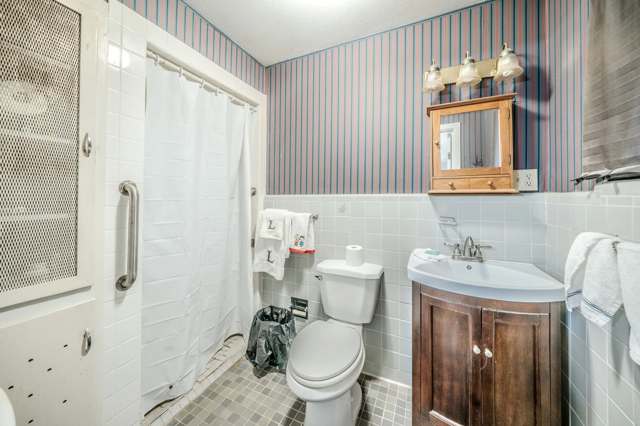Single Family Residence For Sale in Dallas County , 2314 Ingleside Drive, Grand Prairie, Texas 75050, 4 Bedroom, 2 Bathroom, 2 Garage spaces, 2,235 Sqft, built in 1958, mls#21368220, Real Estate Agent in Grand Prairie, Homes For Sale in Dallas county, Homes For Sale in Grand Prairie, Realtor in Grand Prairie Texas, Real Estate Brokerage Independent Realty Texas, Luminita Cordes Realtor