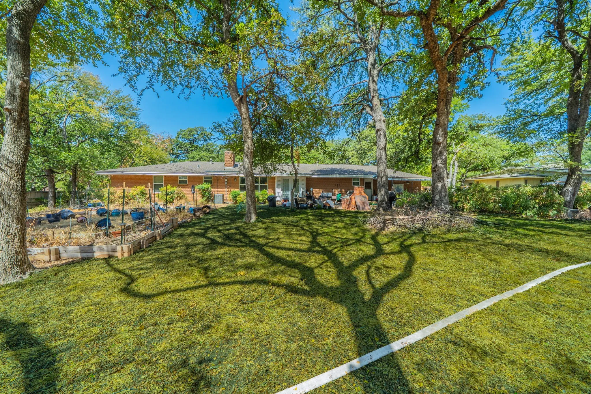Single Family Residence For Sale in Dallas County , 2314 Ingleside Drive, Grand Prairie, Texas 75050, 4 Bedroom, 2 Bathroom, 2 Garage spaces, 2,235 Sqft, built in 1958, mls#21368220, Real Estate Agent in Grand Prairie, Homes For Sale in Dallas county, Homes For Sale in Grand Prairie, Realtor in Grand Prairie Texas, Real Estate Brokerage Independent Realty Texas, Luminita Cordes Realtor