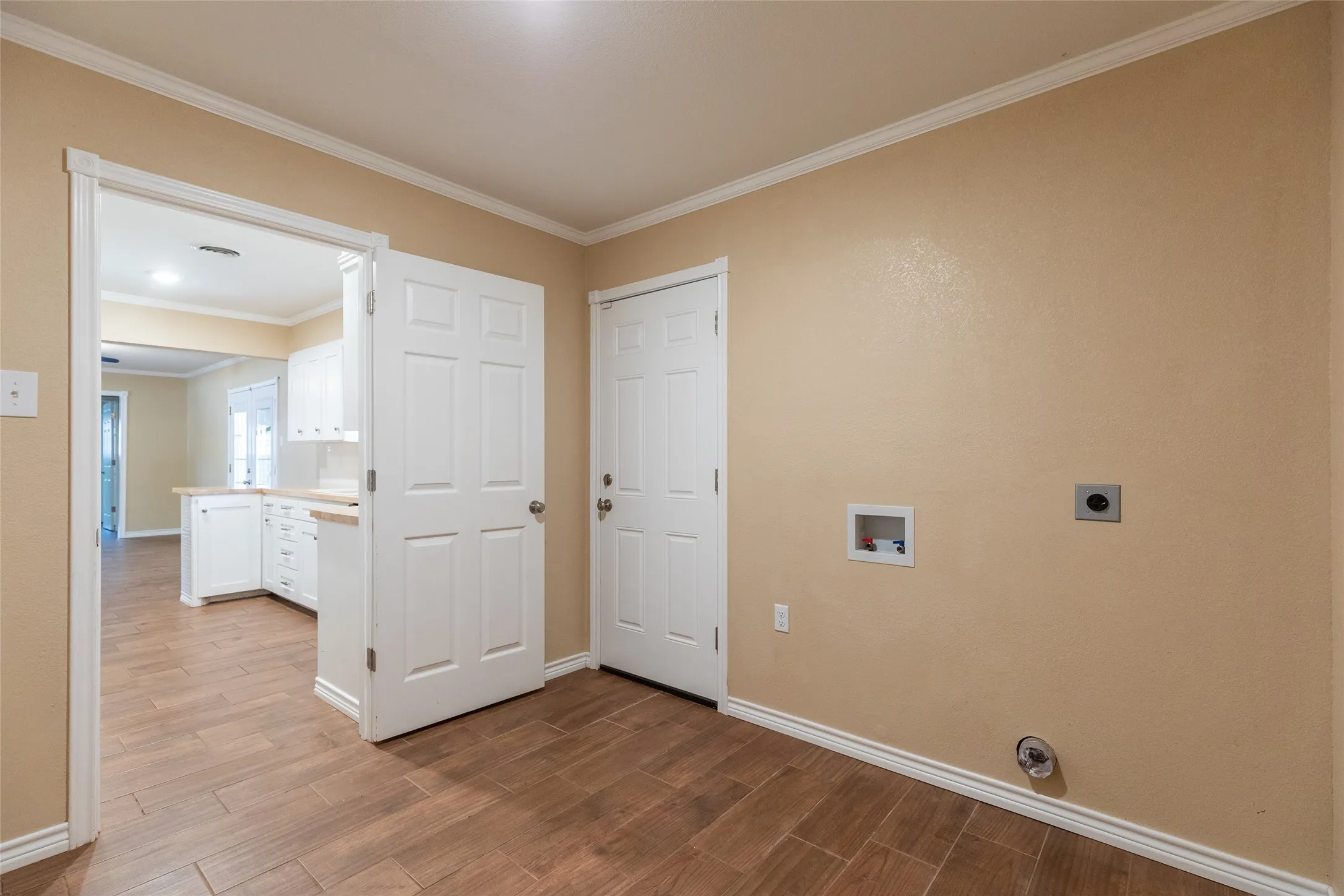 Single Family Residence For Sale in Taylor County , 1702 Glendale Drive, Abilene, Texas 79603, 3 Bedroom, 2 Bathroom, 2 Garage spaces, 1,254 Sqft, built in 1962, mls#21373241, Real Estate Agent in Abilene, Homes For Sale in Taylor county, Homes For Sale in Abilene, Realtor in Abilene Texas, Real Estate Brokerage Independent Realty Texas, Luminita Cordes Realtor