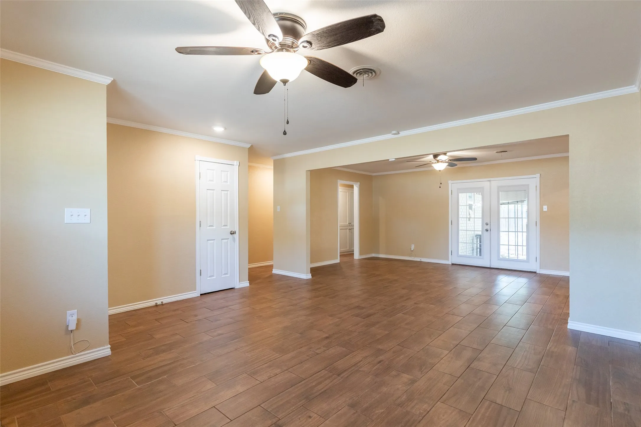 Single Family Residence For Sale in Taylor County , 1702 Glendale Drive, Abilene, Texas 79603, 3 Bedroom, 2 Bathroom, 2 Garage spaces, 1,254 Sqft, built in 1962, mls#21373241, Real Estate Agent in Abilene, Homes For Sale in Taylor county, Homes For Sale in Abilene, Realtor in Abilene Texas, Real Estate Brokerage Independent Realty Texas, Luminita Cordes Realtor