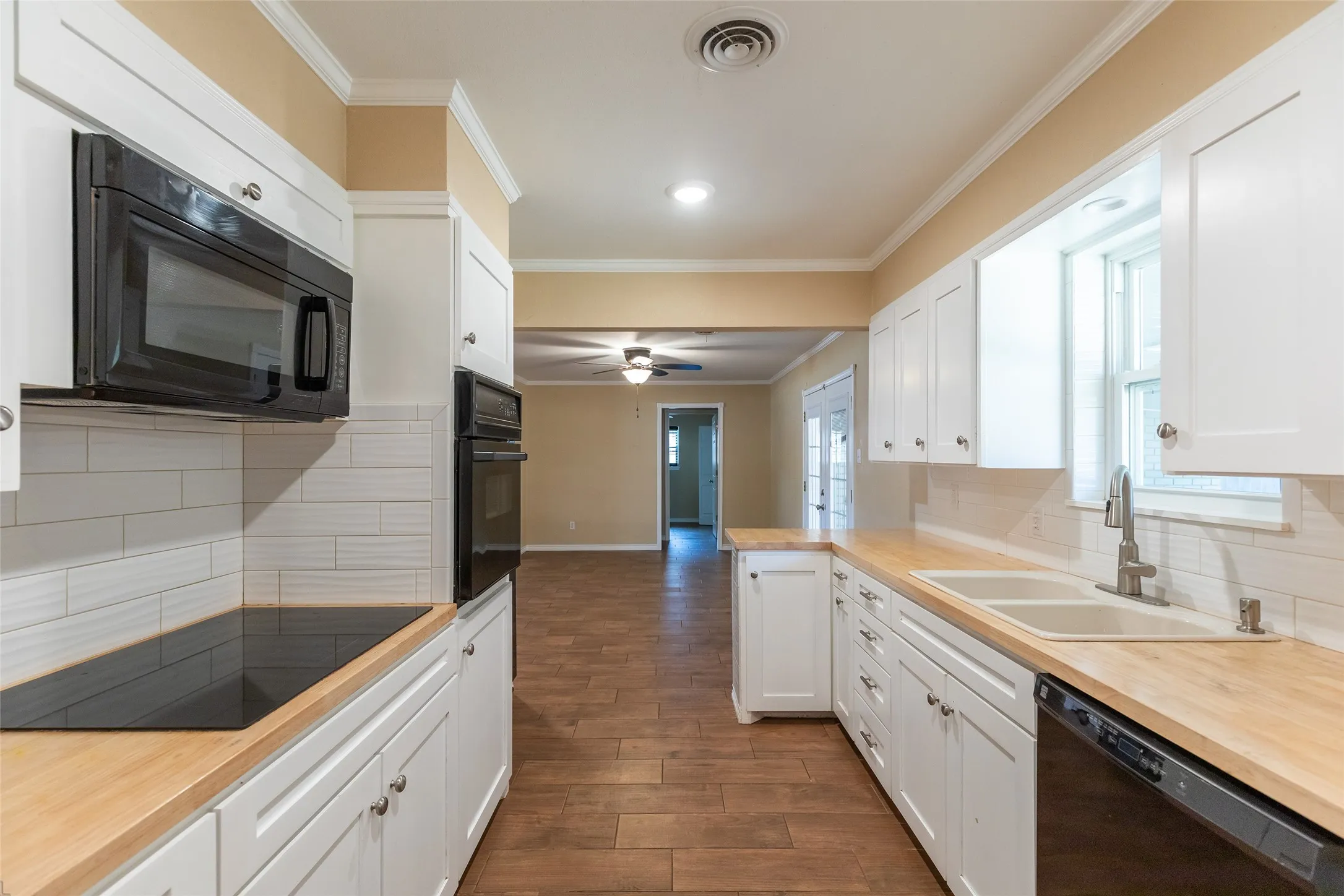 Single Family Residence For Sale in Taylor County , 1702 Glendale Drive, Abilene, Texas 79603, 3 Bedroom, 2 Bathroom, 2 Garage spaces, 1,254 Sqft, built in 1962, mls#21373241, Real Estate Agent in Abilene, Homes For Sale in Taylor county, Homes For Sale in Abilene, Realtor in Abilene Texas, Real Estate Brokerage Independent Realty Texas, Luminita Cordes Realtor