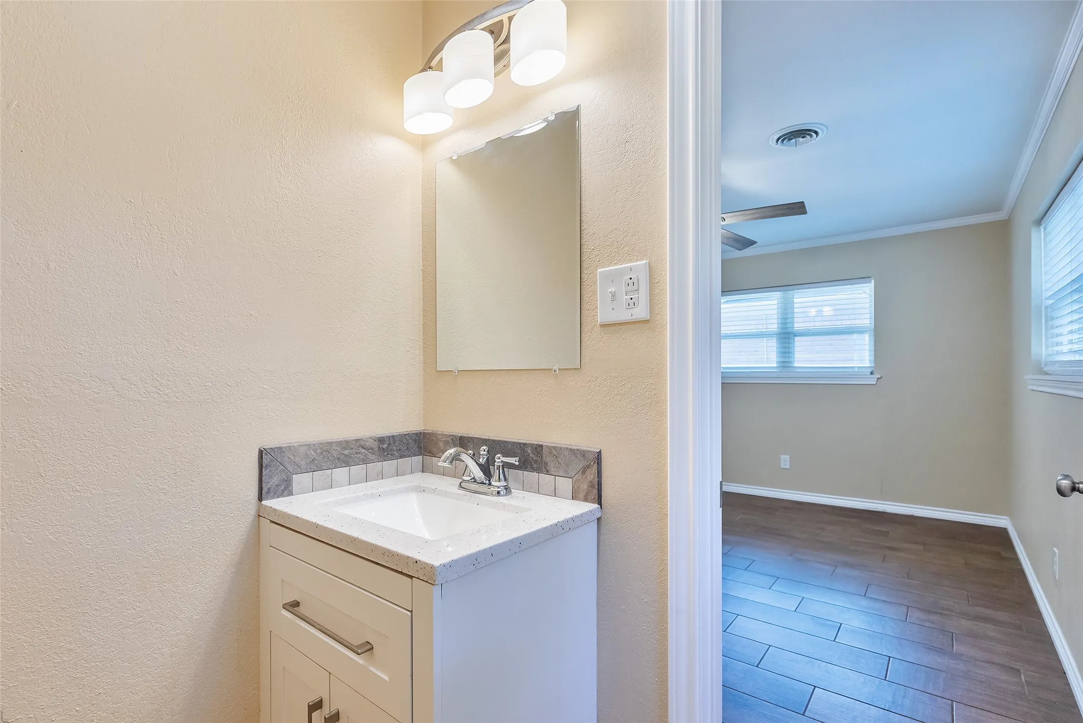 Single Family Residence For Sale in Taylor County , 1702 Glendale Drive, Abilene, Texas 79603, 3 Bedroom, 2 Bathroom, 2 Garage spaces, 1,254 Sqft, built in 1962, mls#21373241, Real Estate Agent in Abilene, Homes For Sale in Taylor county, Homes For Sale in Abilene, Realtor in Abilene Texas, Real Estate Brokerage Independent Realty Texas, Luminita Cordes Realtor