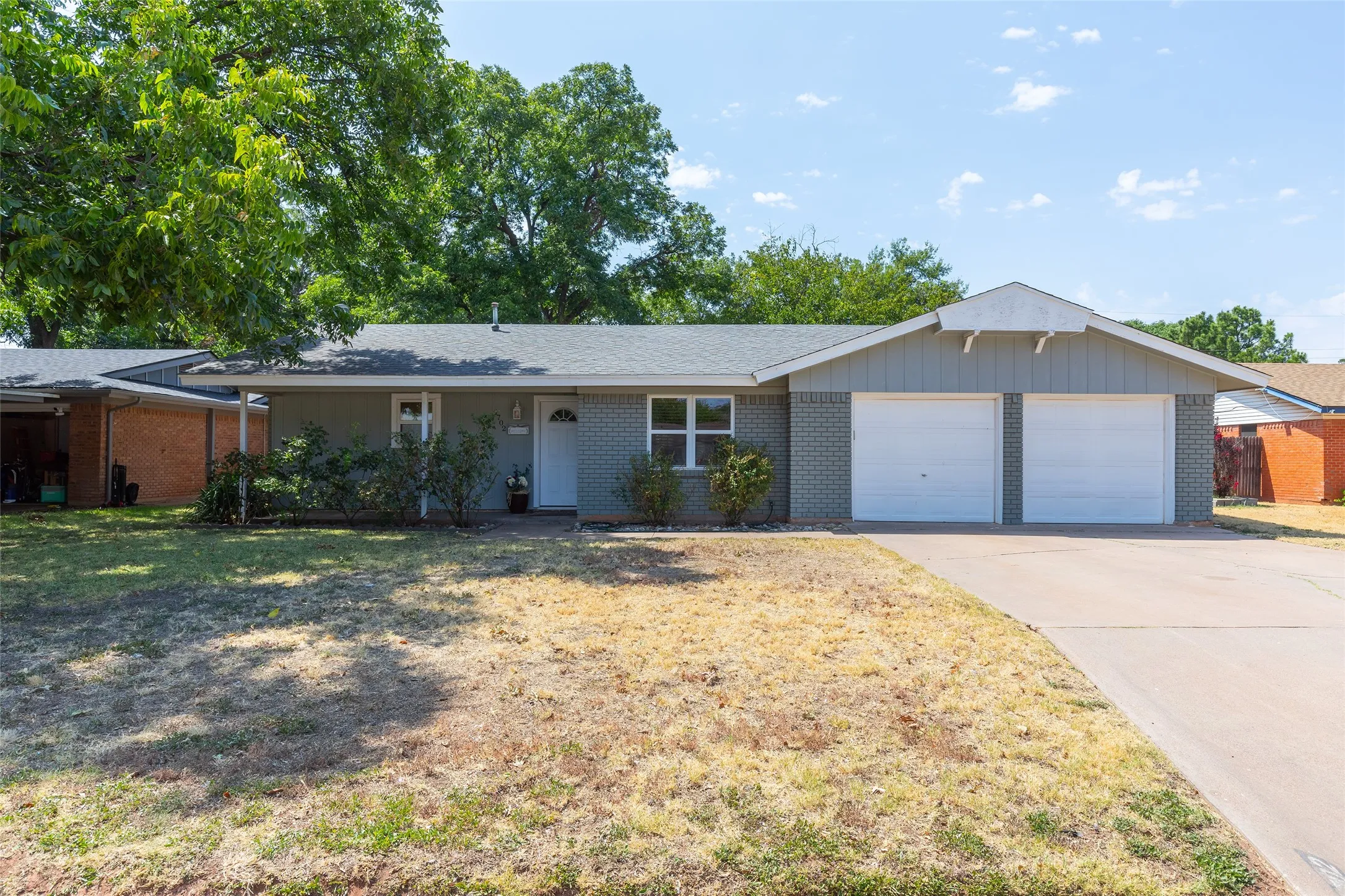 Single Family Residence For Sale in Taylor County , 1702 Glendale Drive, Abilene, Texas 79603, 3 Bedroom, 2 Bathroom, 2 Garage spaces, 1,254 Sqft, built in 1962, mls#21373241, Real Estate Agent in Abilene, Homes For Sale in Taylor county, Homes For Sale in Abilene, Realtor in Abilene Texas, Real Estate Brokerage Independent Realty Texas, Luminita Cordes Realtor