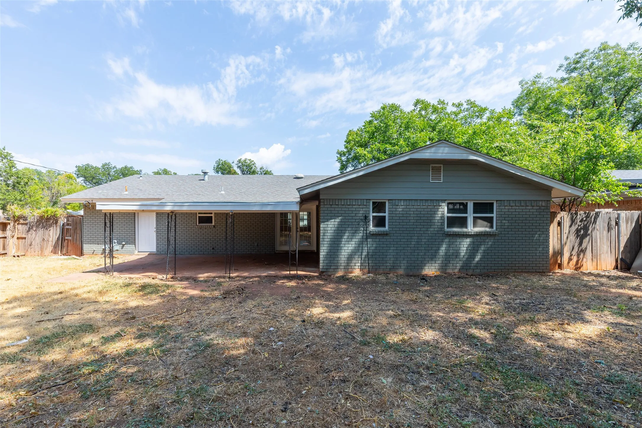 Single Family Residence For Sale in Taylor County , 1702 Glendale Drive, Abilene, Texas 79603, 3 Bedroom, 2 Bathroom, 2 Garage spaces, 1,254 Sqft, built in 1962, mls#21373241, Real Estate Agent in Abilene, Homes For Sale in Taylor county, Homes For Sale in Abilene, Realtor in Abilene Texas, Real Estate Brokerage Independent Realty Texas, Luminita Cordes Realtor