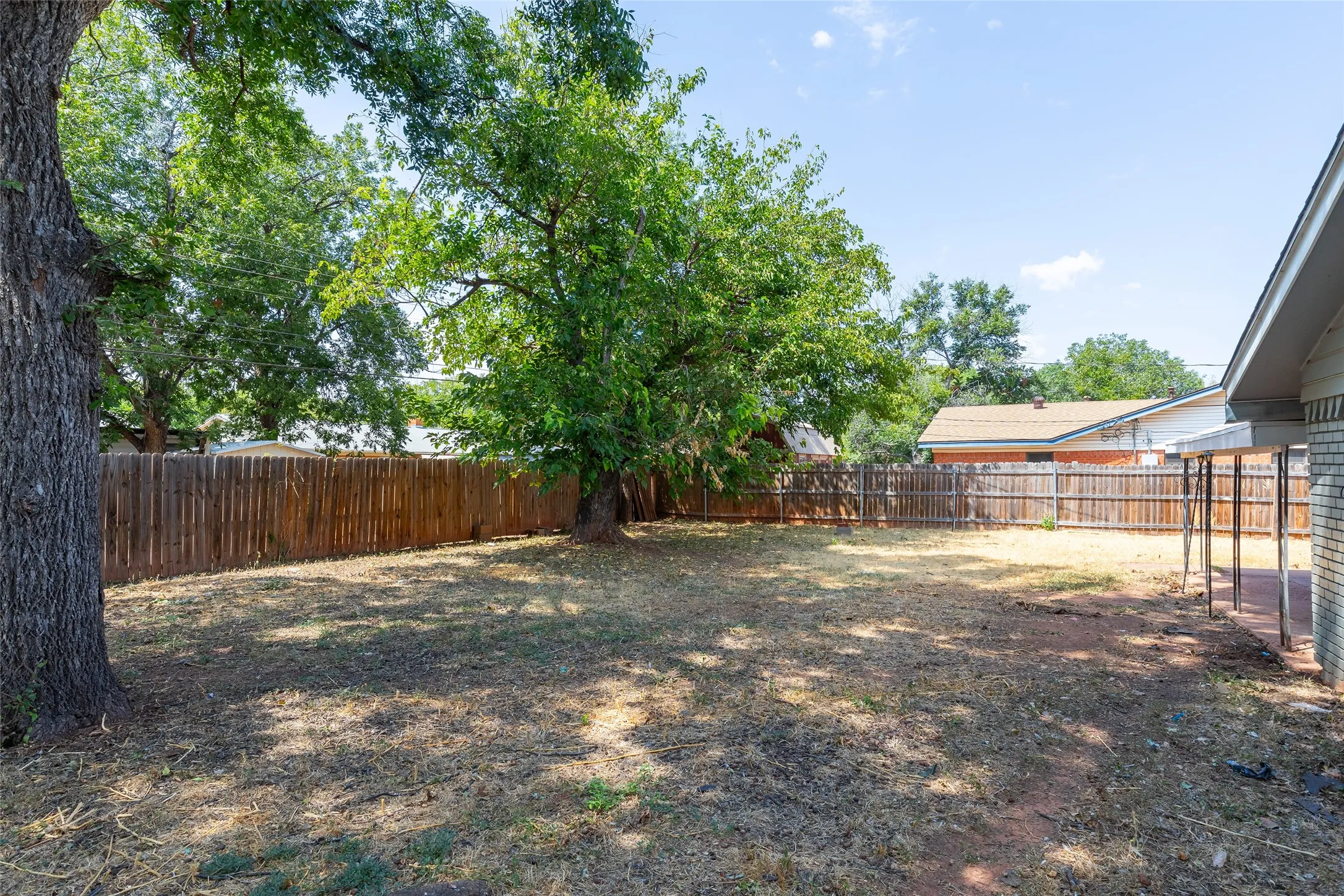 Single Family Residence For Sale in Taylor County , 1702 Glendale Drive, Abilene, Texas 79603, 3 Bedroom, 2 Bathroom, 2 Garage spaces, 1,254 Sqft, built in 1962, mls#21373241, Real Estate Agent in Abilene, Homes For Sale in Taylor county, Homes For Sale in Abilene, Realtor in Abilene Texas, Real Estate Brokerage Independent Realty Texas, Luminita Cordes Realtor