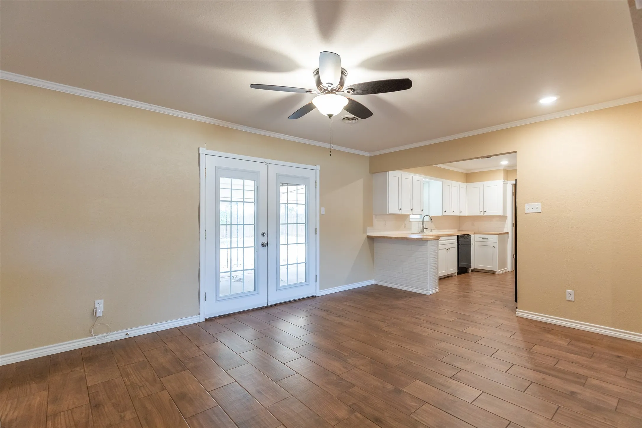 Single Family Residence For Sale in Taylor County , 1702 Glendale Drive, Abilene, Texas 79603, 3 Bedroom, 2 Bathroom, 2 Garage spaces, 1,254 Sqft, built in 1962, mls#21373241, Real Estate Agent in Abilene, Homes For Sale in Taylor county, Homes For Sale in Abilene, Realtor in Abilene Texas, Real Estate Brokerage Independent Realty Texas, Luminita Cordes Realtor