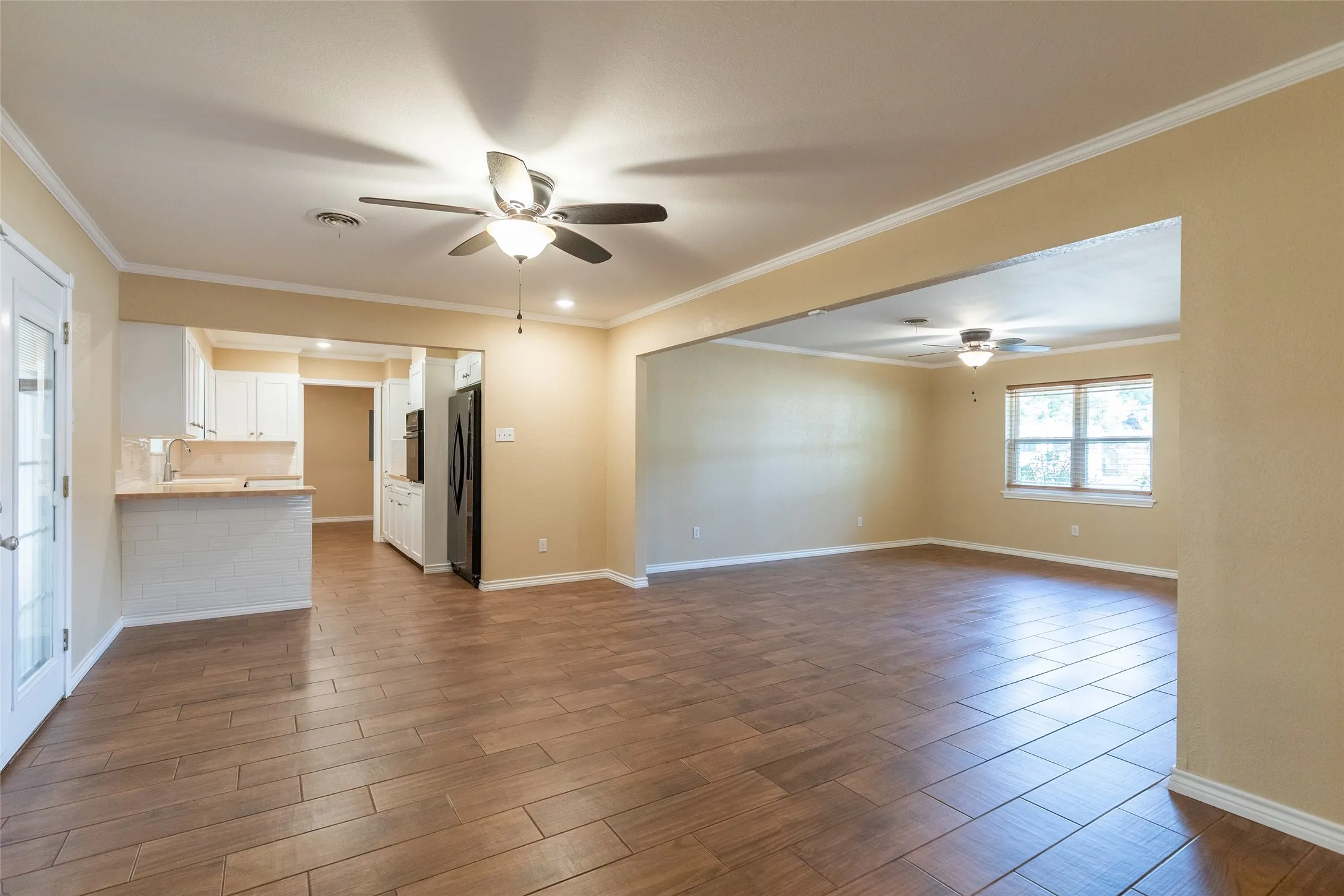 Single Family Residence For Sale in Taylor County , 1702 Glendale Drive, Abilene, Texas 79603, 3 Bedroom, 2 Bathroom, 2 Garage spaces, 1,254 Sqft, built in 1962, mls#21373241, Real Estate Agent in Abilene, Homes For Sale in Taylor county, Homes For Sale in Abilene, Realtor in Abilene Texas, Real Estate Brokerage Independent Realty Texas, Luminita Cordes Realtor