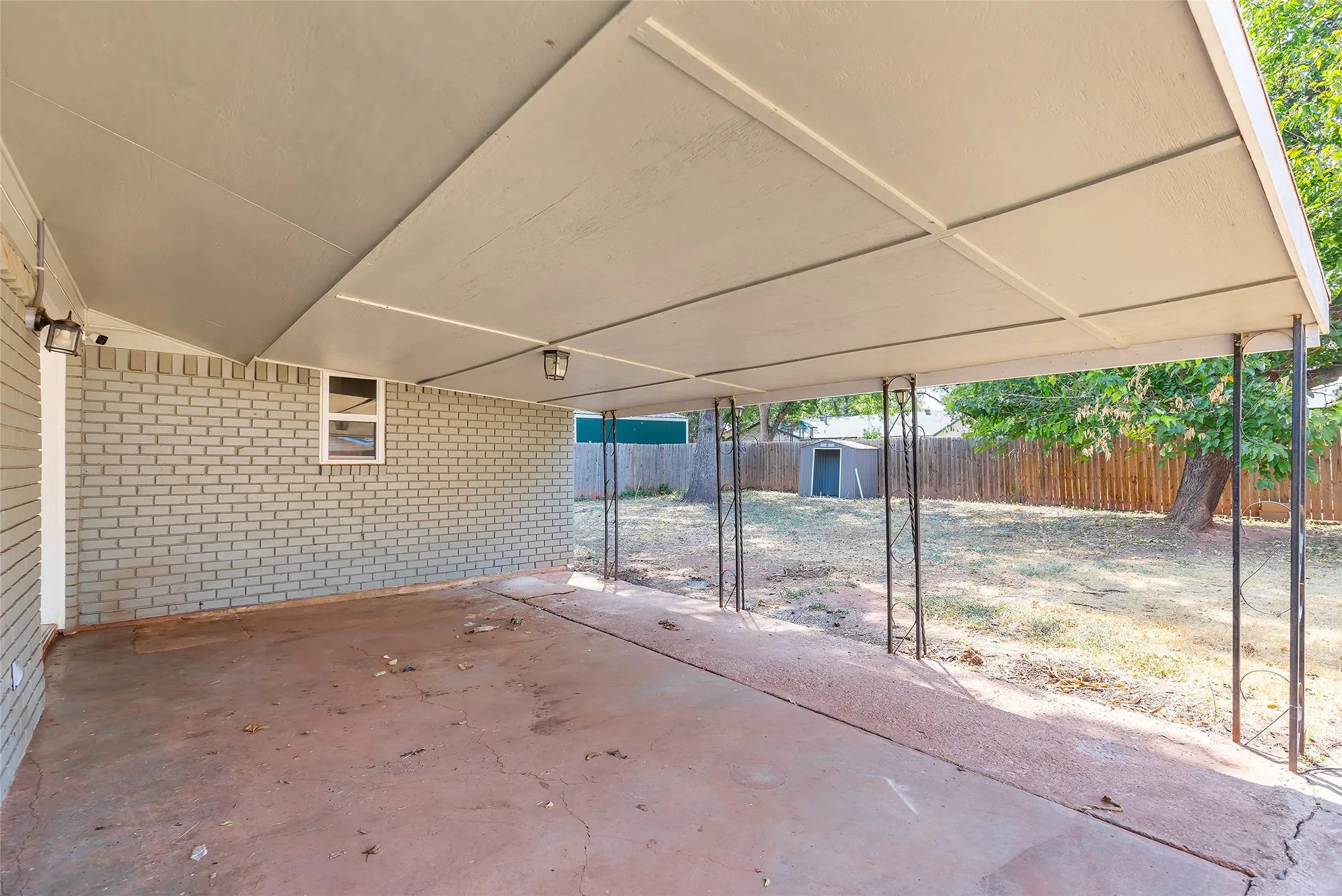 Single Family Residence For Sale in Taylor County , 1702 Glendale Drive, Abilene, Texas 79603, 3 Bedroom, 2 Bathroom, 2 Garage spaces, 1,254 Sqft, built in 1962, mls#21373241, Real Estate Agent in Abilene, Homes For Sale in Taylor county, Homes For Sale in Abilene, Realtor in Abilene Texas, Real Estate Brokerage Independent Realty Texas, Luminita Cordes Realtor