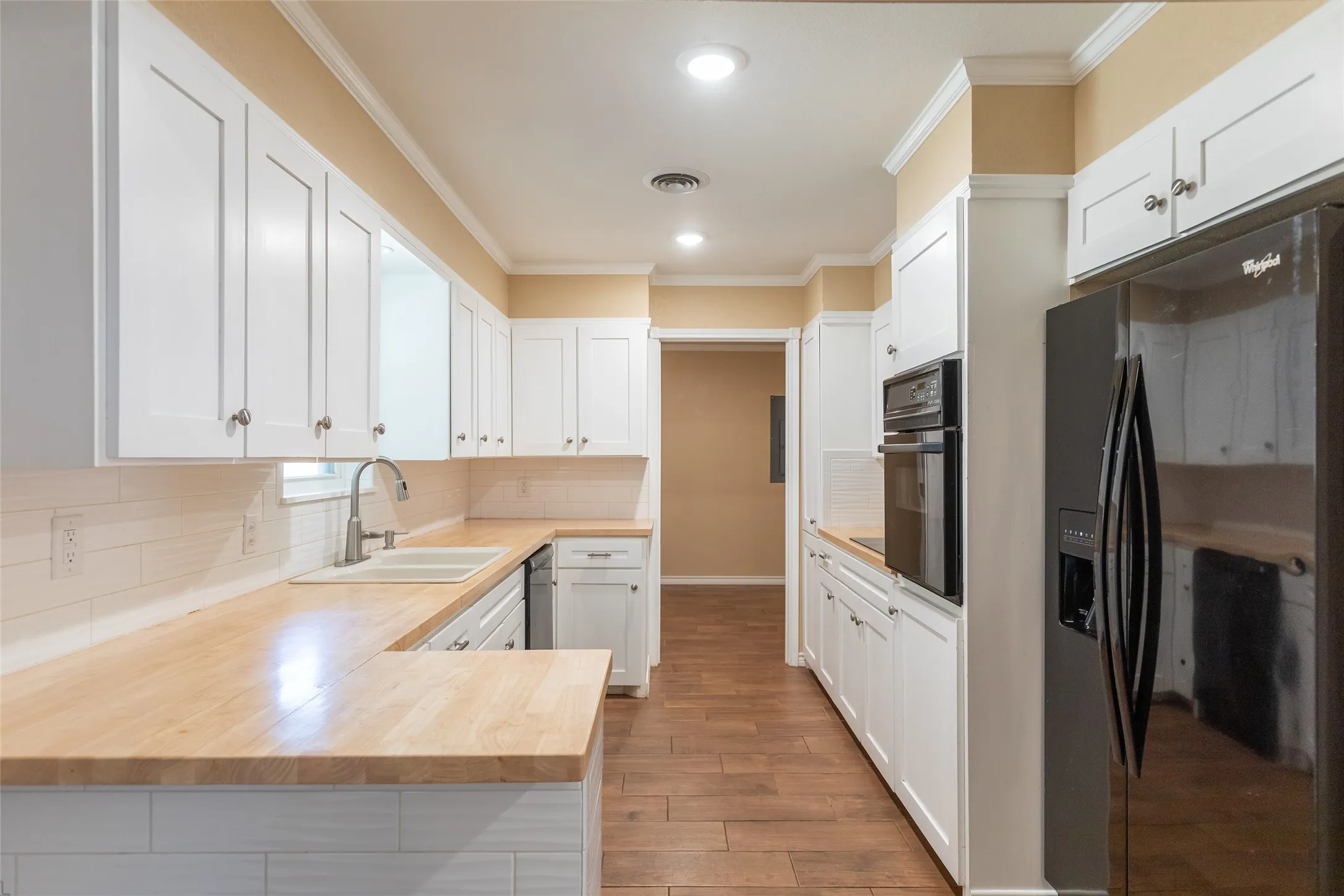 Single Family Residence For Sale in Taylor County , 1702 Glendale Drive, Abilene, Texas 79603, 3 Bedroom, 2 Bathroom, 2 Garage spaces, 1,254 Sqft, built in 1962, mls#21373241, Real Estate Agent in Abilene, Homes For Sale in Taylor county, Homes For Sale in Abilene, Realtor in Abilene Texas, Real Estate Brokerage Independent Realty Texas, Luminita Cordes Realtor