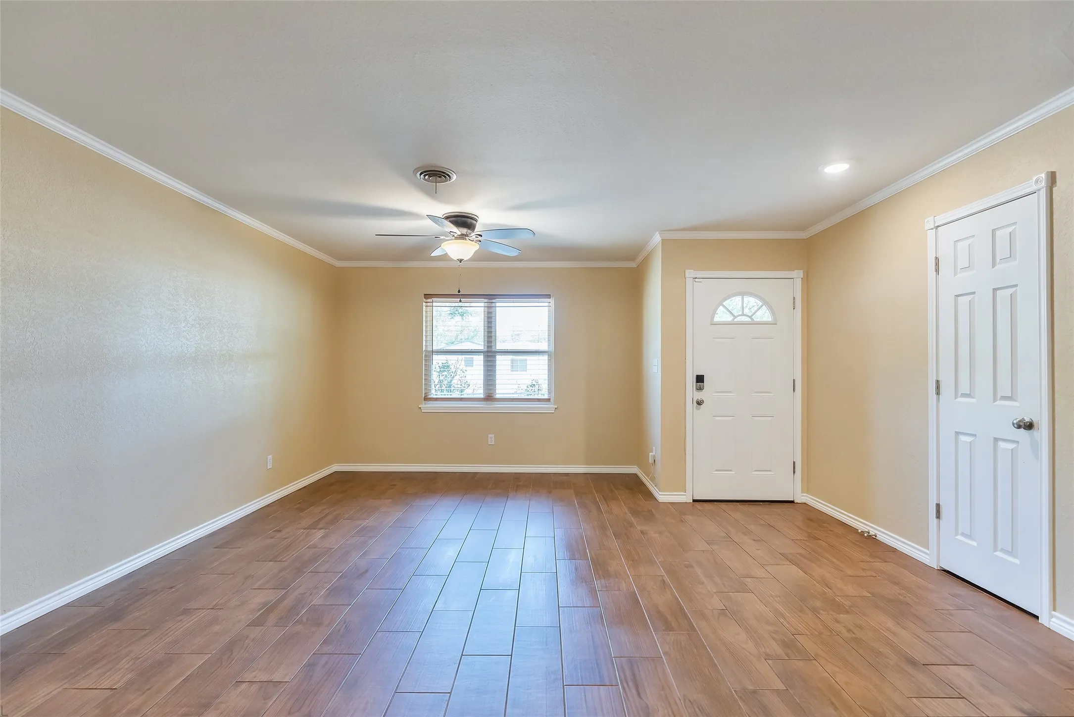 Single Family Residence For Sale in Taylor County , 1702 Glendale Drive, Abilene, Texas 79603, 3 Bedroom, 2 Bathroom, 2 Garage spaces, 1,254 Sqft, built in 1962, mls#21373241, Real Estate Agent in Abilene, Homes For Sale in Taylor county, Homes For Sale in Abilene, Realtor in Abilene Texas, Real Estate Brokerage Independent Realty Texas, Luminita Cordes Realtor