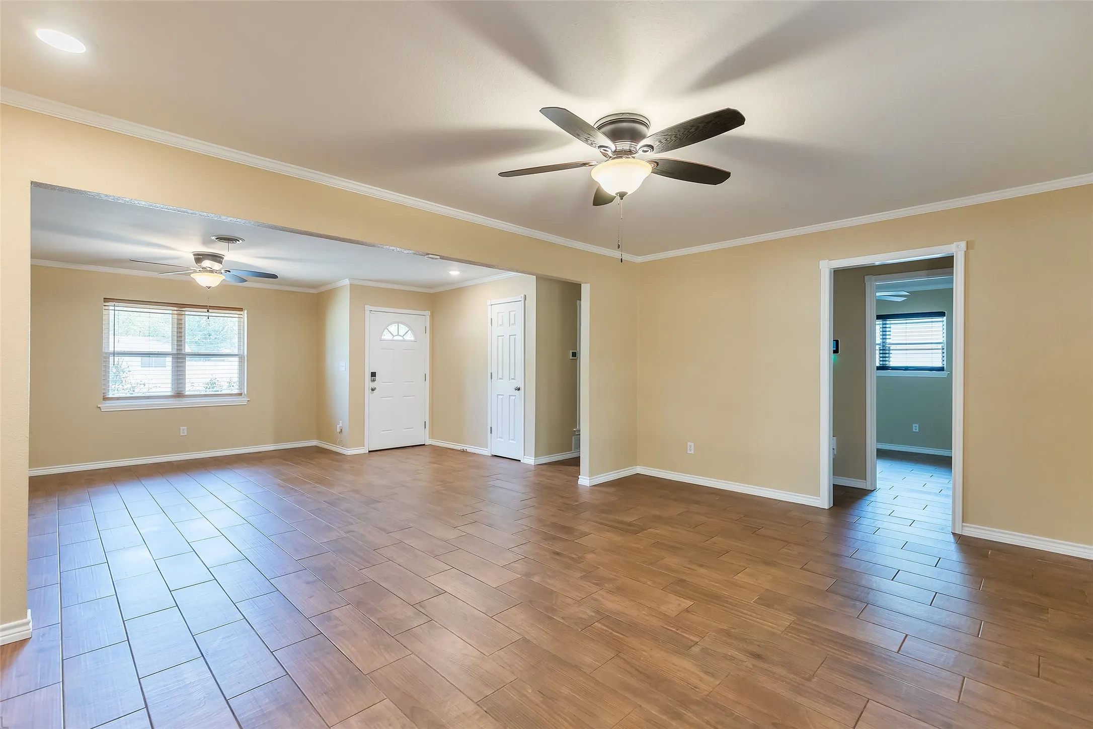 Single Family Residence For Sale in Taylor County , 1702 Glendale Drive, Abilene, Texas 79603, 3 Bedroom, 2 Bathroom, 2 Garage spaces, 1,254 Sqft, built in 1962, mls#21373241, Real Estate Agent in Abilene, Homes For Sale in Taylor county, Homes For Sale in Abilene, Realtor in Abilene Texas, Real Estate Brokerage Independent Realty Texas, Luminita Cordes Realtor