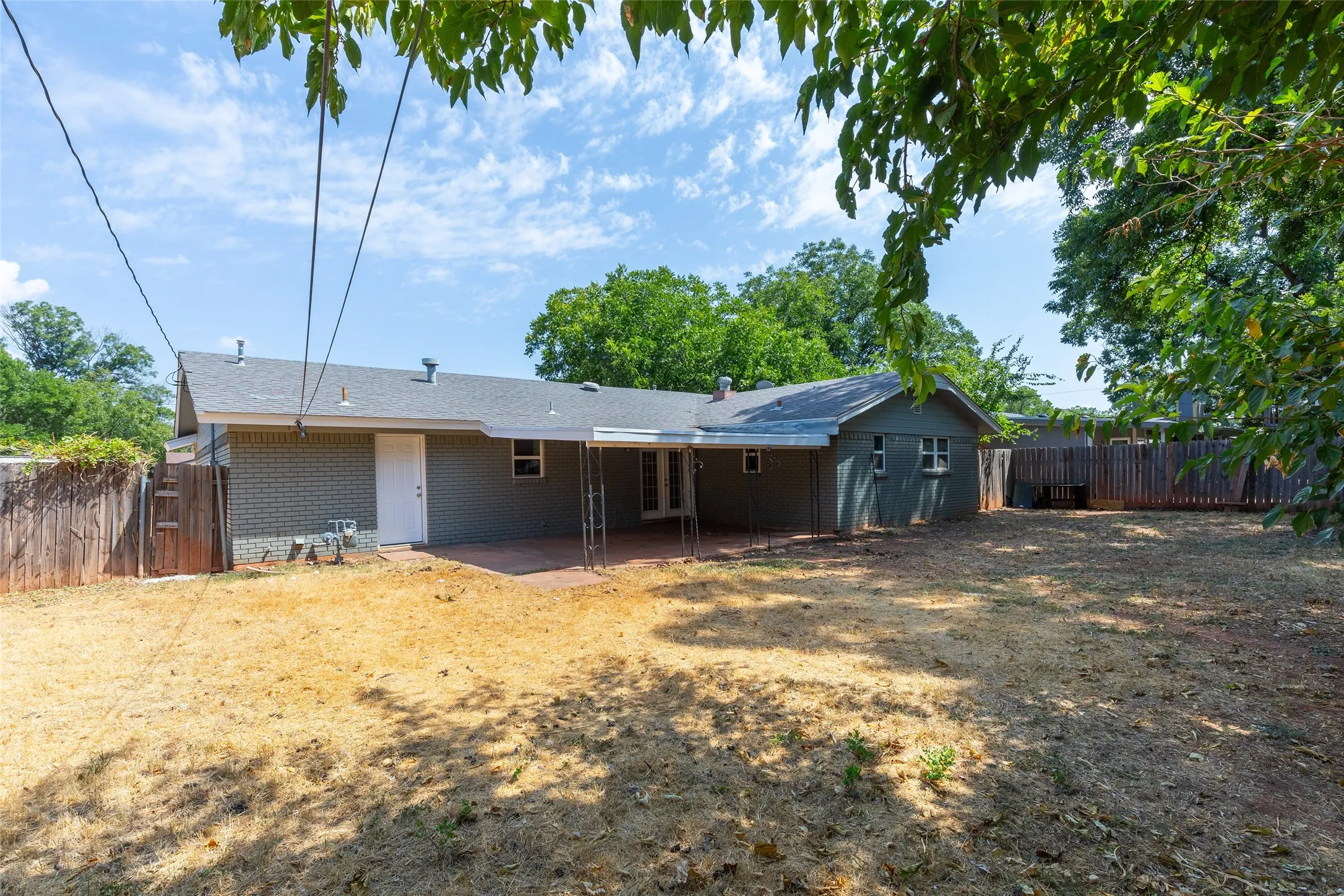 Single Family Residence For Sale in Taylor County , 1702 Glendale Drive, Abilene, Texas 79603, 3 Bedroom, 2 Bathroom, 2 Garage spaces, 1,254 Sqft, built in 1962, mls#21373241, Real Estate Agent in Abilene, Homes For Sale in Taylor county, Homes For Sale in Abilene, Realtor in Abilene Texas, Real Estate Brokerage Independent Realty Texas, Luminita Cordes Realtor