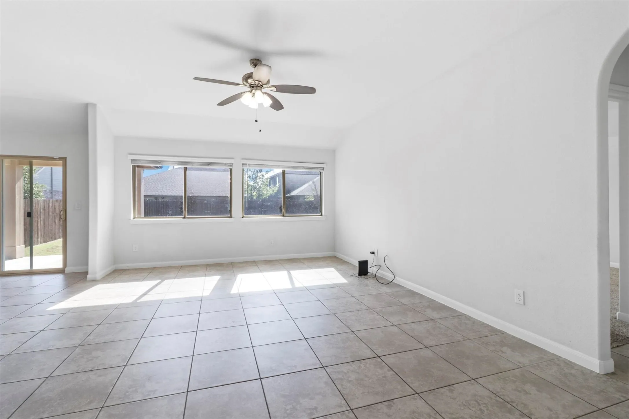 Single Family Residence For Rent in Collin County , 1105 Faringdon Drive, Anna, Texas 75409, 3 Bedroom, 2 Bathroom, 2 Garage spaces, 1,555 Sqft, built in 2020, mls#21371877, Real Estate Agent in Anna, Homes For Rent in Collin county, Homes For Rent in Anna, Realtor in Anna Texas, Real Estate Brokerage Independent Realty Texas, Luminita Cordes Realtor