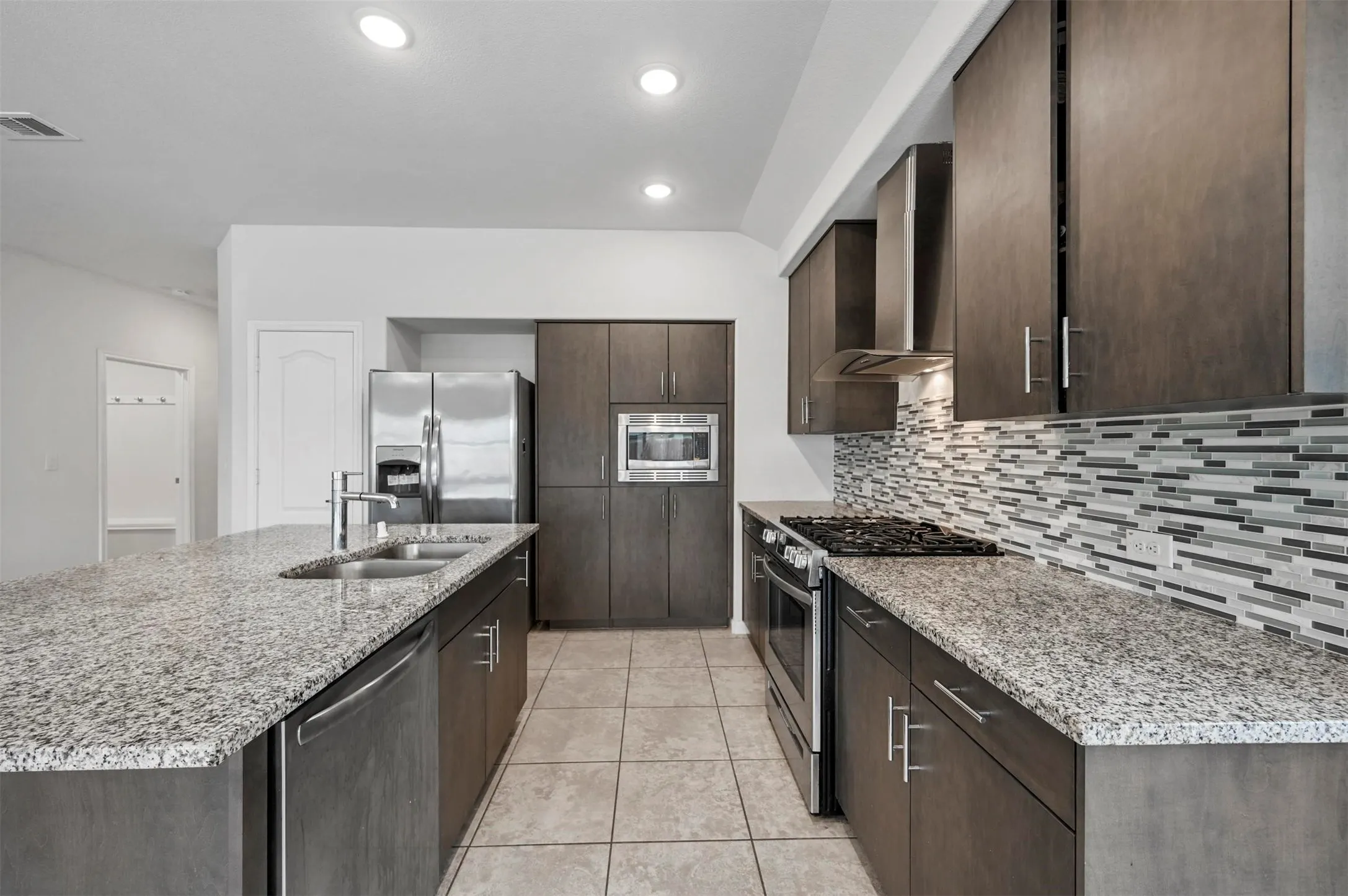 Single Family Residence For Rent in Collin County , 1105 Faringdon Drive, Anna, Texas 75409, 3 Bedroom, 2 Bathroom, 2 Garage spaces, 1,555 Sqft, built in 2020, mls#21371877, Real Estate Agent in Anna, Homes For Rent in Collin county, Homes For Rent in Anna, Realtor in Anna Texas, Real Estate Brokerage Independent Realty Texas, Luminita Cordes Realtor