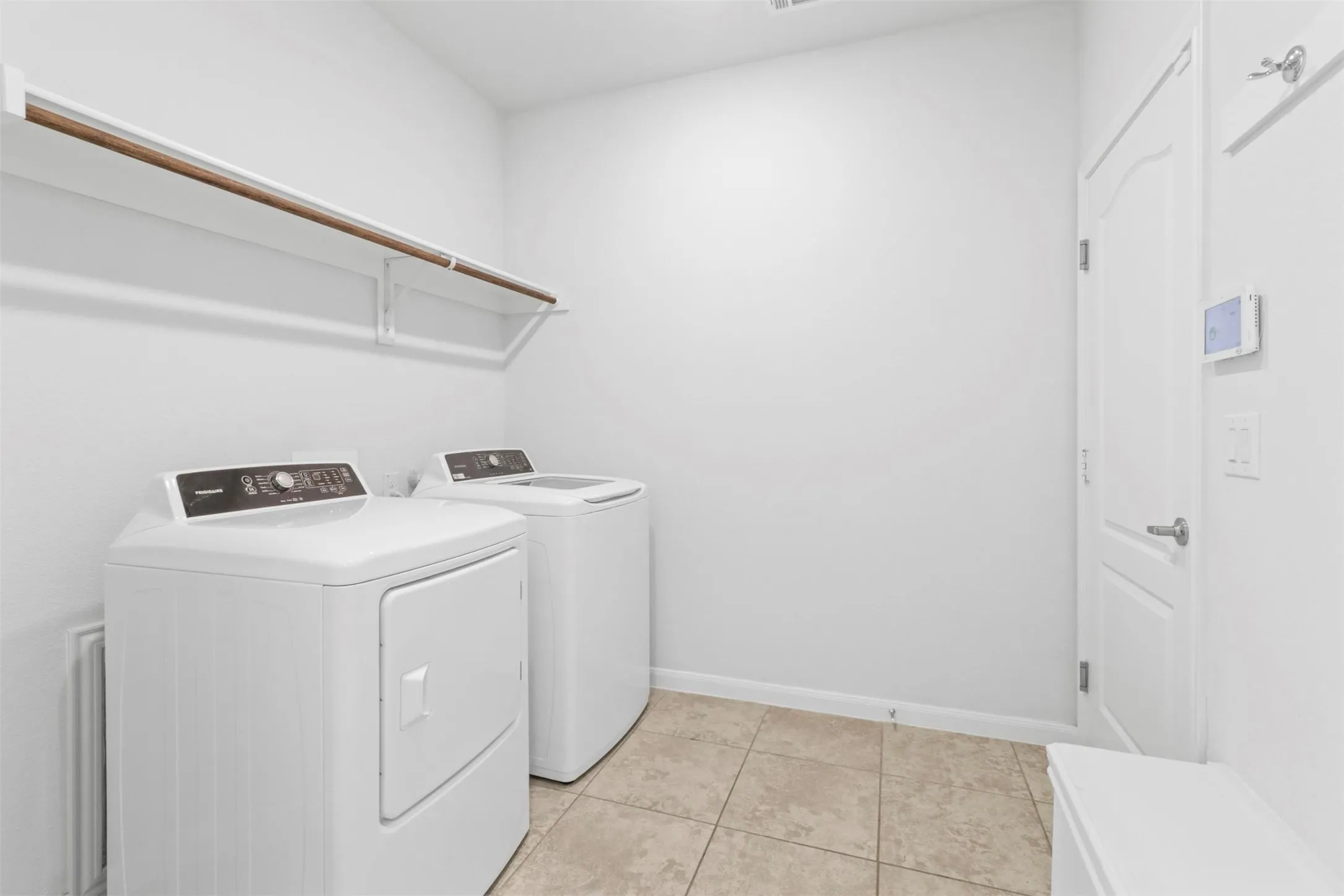 Single Family Residence For Rent in Collin County , 1105 Faringdon Drive, Anna, Texas 75409, 3 Bedroom, 2 Bathroom, 2 Garage spaces, 1,555 Sqft, built in 2020, mls#21371877, Real Estate Agent in Anna, Homes For Rent in Collin county, Homes For Rent in Anna, Realtor in Anna Texas, Real Estate Brokerage Independent Realty Texas, Luminita Cordes Realtor