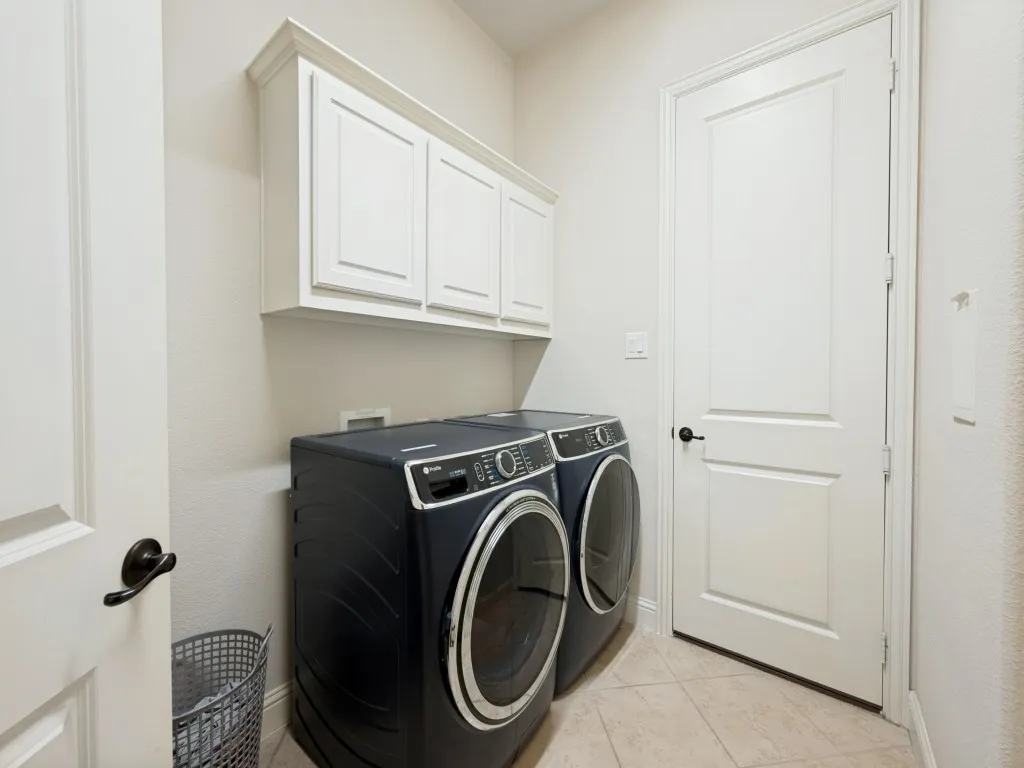 Single Family Residence For Sale in Tarrant County , 7221 Everglade Drive, North Richland Hills, Texas 76182, 4 Bedroom, 6 Bathroom, 3 Garage spaces, 3,367 Sqft, built in 2016, mls#21367863, Real Estate Agent in North Richland Hills, Homes For Sale in Tarrant county, Homes For Sale in North Richland Hills, Realtor in North Richland Hills Texas, Real Estate Brokerage Independent Realty Texas, Luminita Cordes Realtor