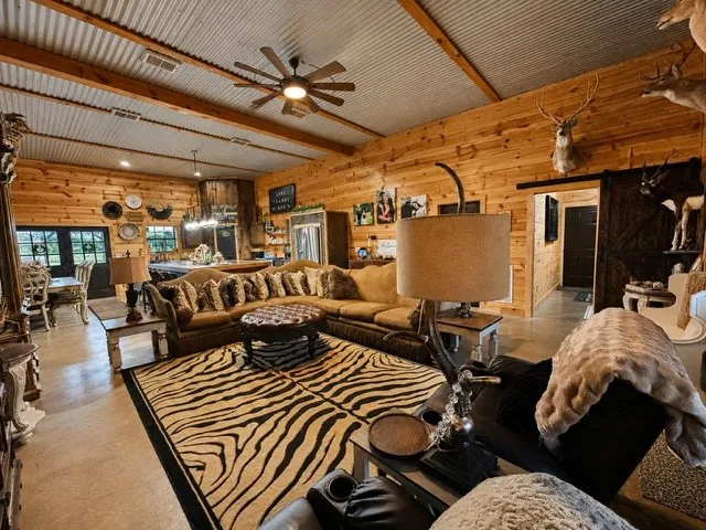 OPEN FLOOR PLAN LETS EVERYONE ENJOY THE FUN