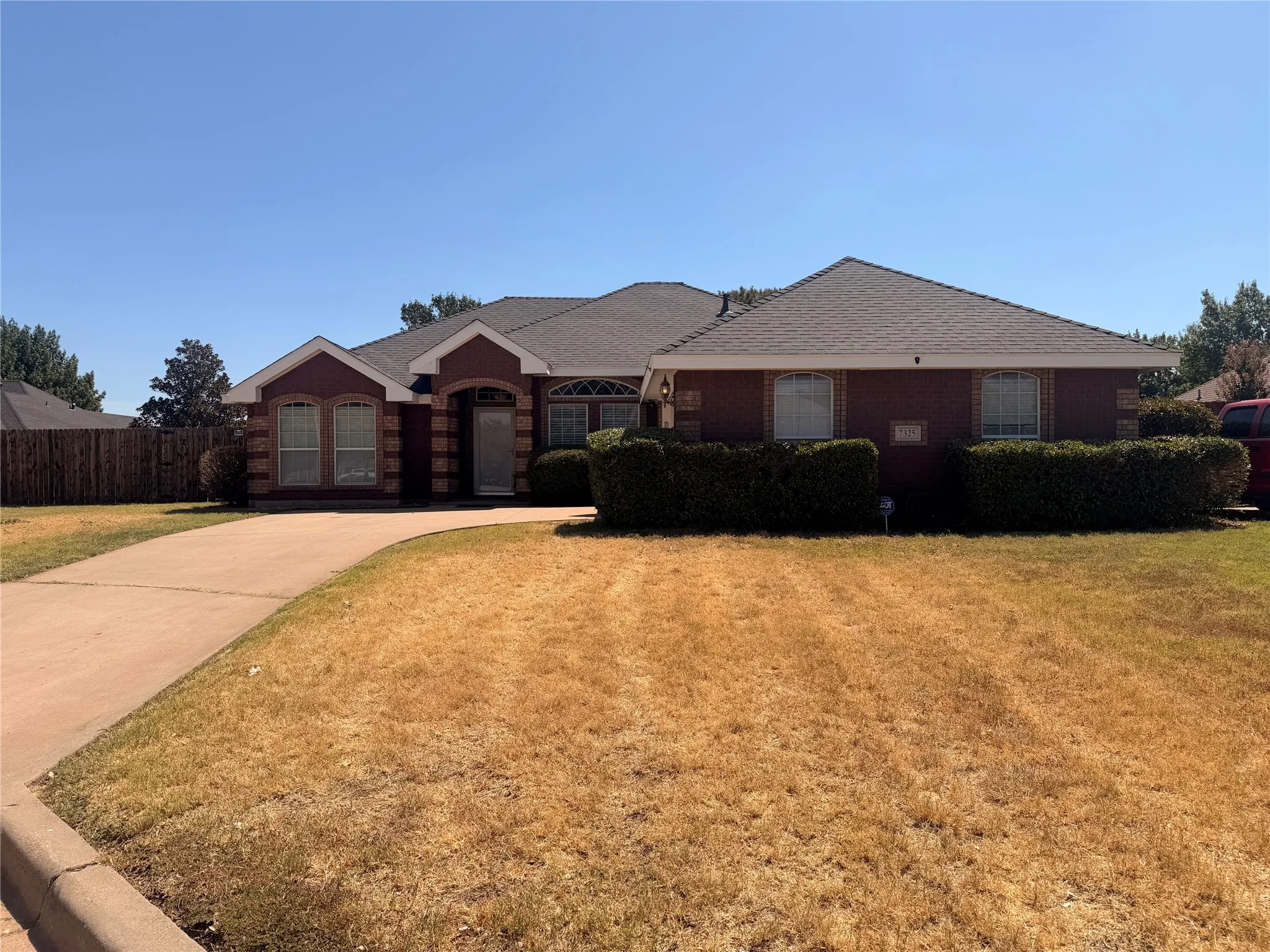 Single Family Residence For Sale in Taylor County , 7325 Willow View Road, Abilene, Texas 79606, 3 Bedroom, 2 Bathroom, 2 Garage spaces, 1,667 Sqft, built in 2002, mls#21366072, Real Estate Agent in Abilene, Homes For Sale in Taylor county, Homes For Sale in Abilene, Realtor in Abilene Texas, Real Estate Brokerage Independent Realty Texas, Luminita Cordes Realtor