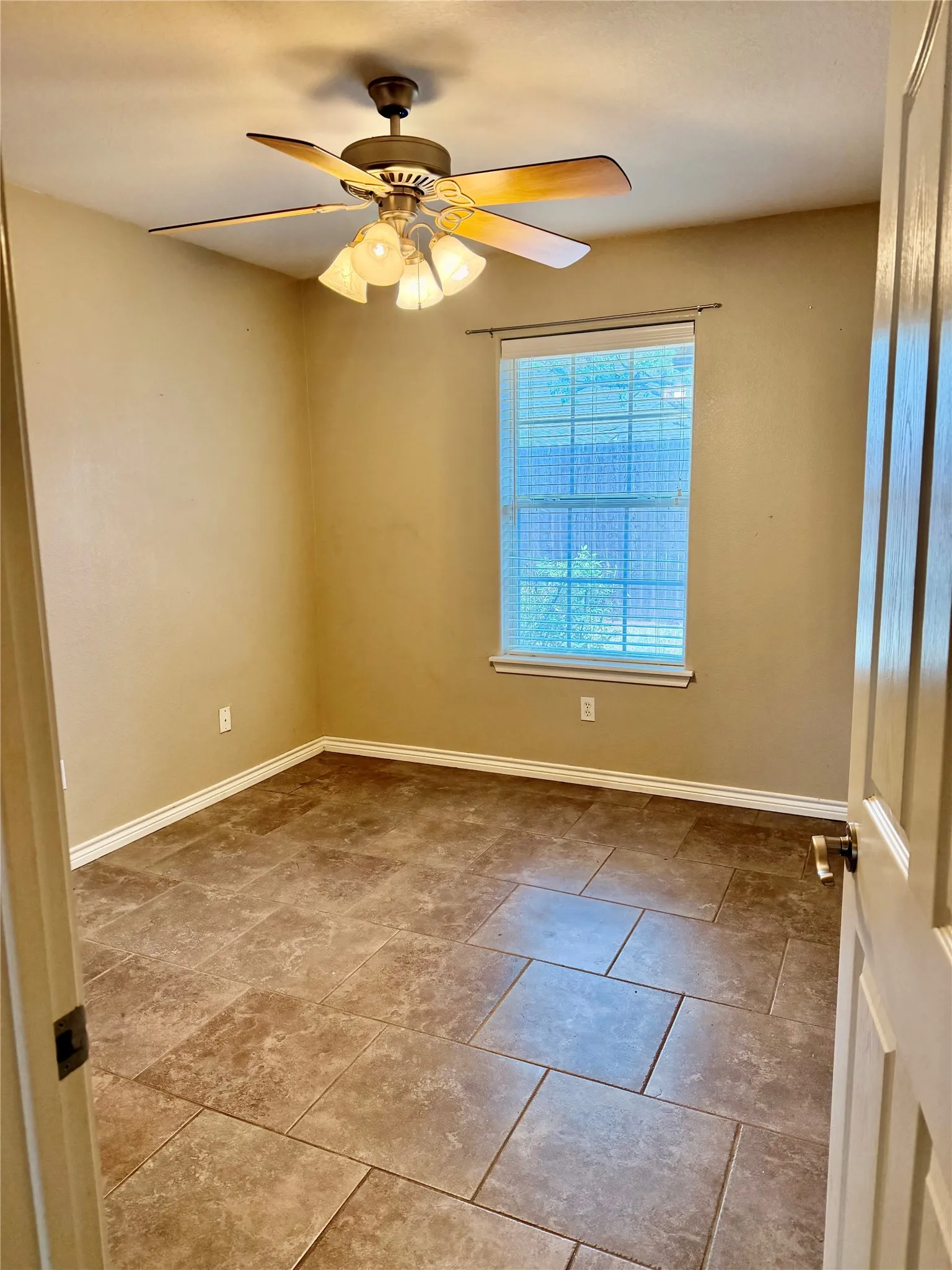 Single Family Residence For Sale in Taylor County , 7325 Willow View Road, Abilene, Texas 79606, 3 Bedroom, 2 Bathroom, 2 Garage spaces, 1,667 Sqft, built in 2002, mls#21366072, Real Estate Agent in Abilene, Homes For Sale in Taylor county, Homes For Sale in Abilene, Realtor in Abilene Texas, Real Estate Brokerage Independent Realty Texas, Luminita Cordes Realtor