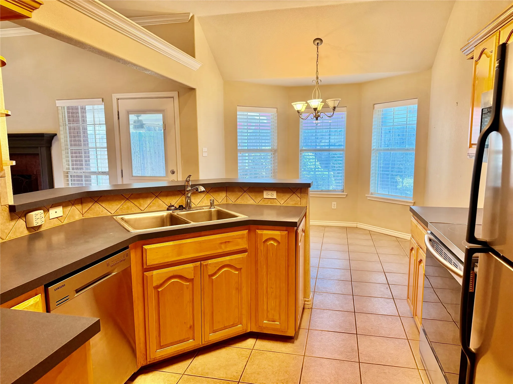 Single Family Residence For Sale in Taylor County , 7325 Willow View Road, Abilene, Texas 79606, 3 Bedroom, 2 Bathroom, 2 Garage spaces, 1,667 Sqft, built in 2002, mls#21366072, Real Estate Agent in Abilene, Homes For Sale in Taylor county, Homes For Sale in Abilene, Realtor in Abilene Texas, Real Estate Brokerage Independent Realty Texas, Luminita Cordes Realtor