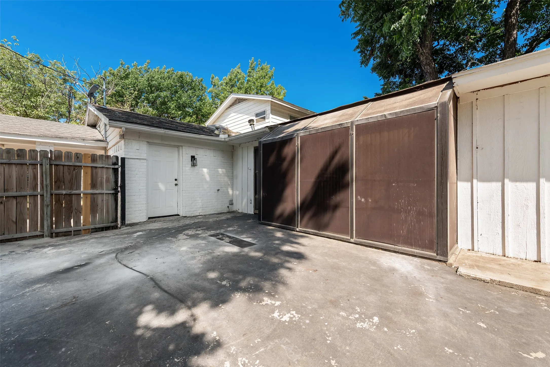 Single Family Residence For Sale in Tarrant County , 721 Thompson Drive, Saginaw, Texas 76179, 4 Bedroom, 2 Bathroom, 1 Garage spaces, 2,175 Sqft, built in 1966, mls#21373295, Real Estate Agent in Saginaw, Homes For Sale in Tarrant county, Homes For Sale in Saginaw, Realtor in Saginaw Texas, Real Estate Brokerage Independent Realty Texas, Luminita Cordes Realtor