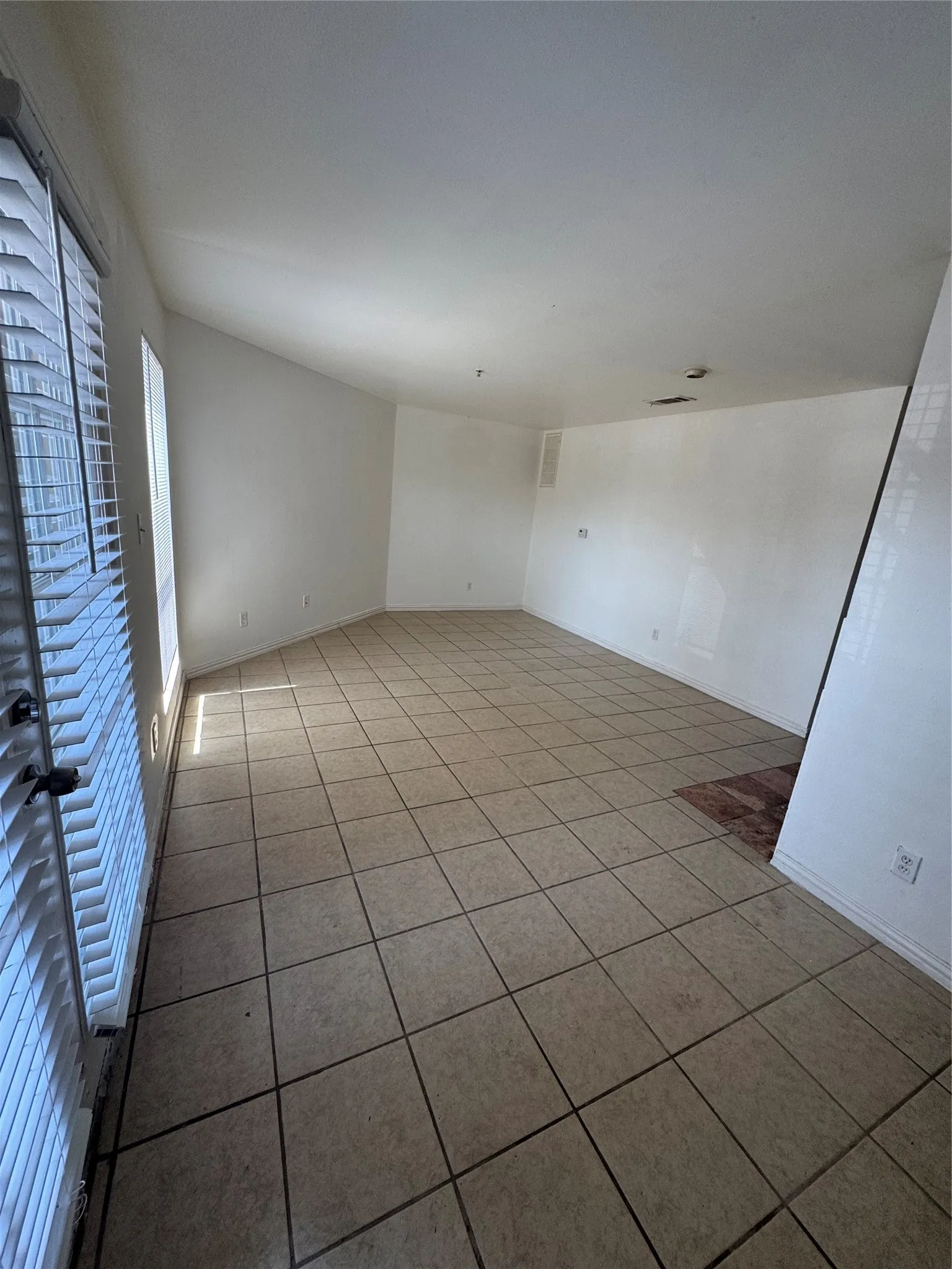 Condominium For Sale in Dallas County , 9817 Walnut Street 107, Dallas, Texas 75243, 2 Bedroom, 1 Bathroom, Garage spaces, 794 Sqft, built in 2007, mls#21373299, Real Estate Agent in Dallas, Homes For Sale in Dallas county, Homes For Sale in Dallas, Realtor in Dallas Texas, Real Estate Brokerage Independent Realty Texas, Luminita Cordes Realtor